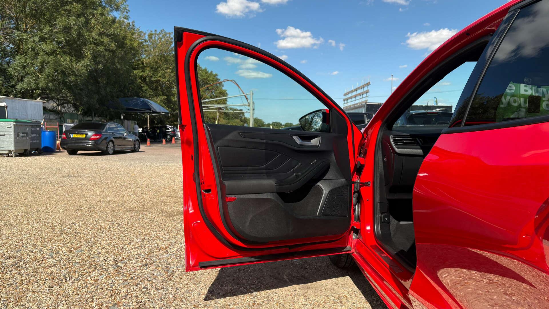 Ford Focus view 41