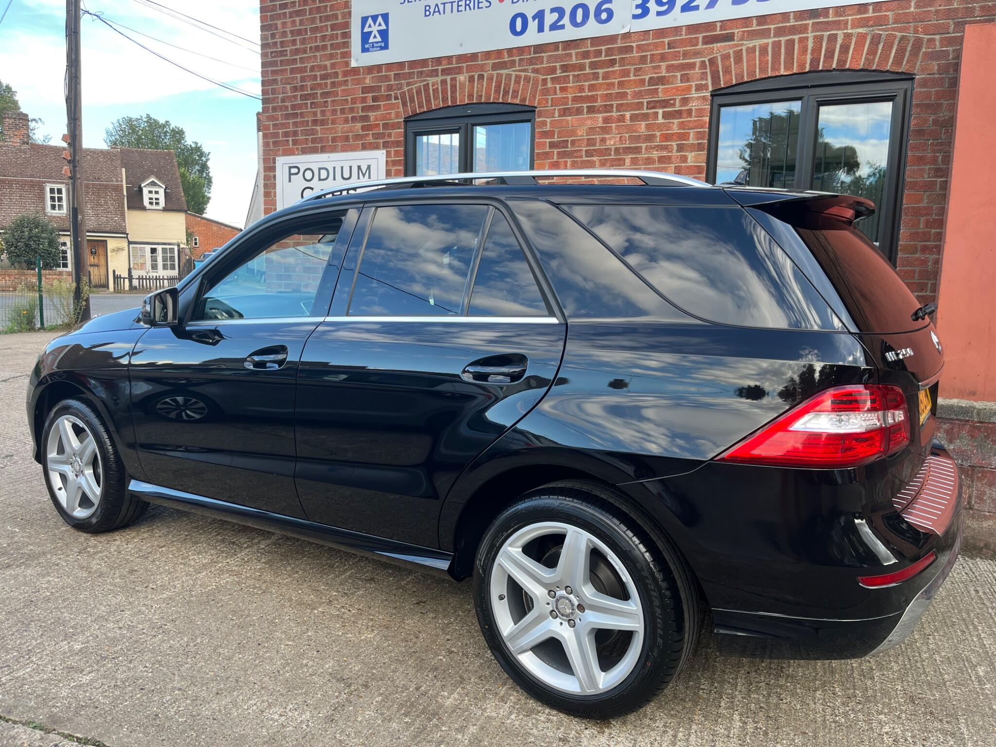 Mercedes-Benz M-Class view 26