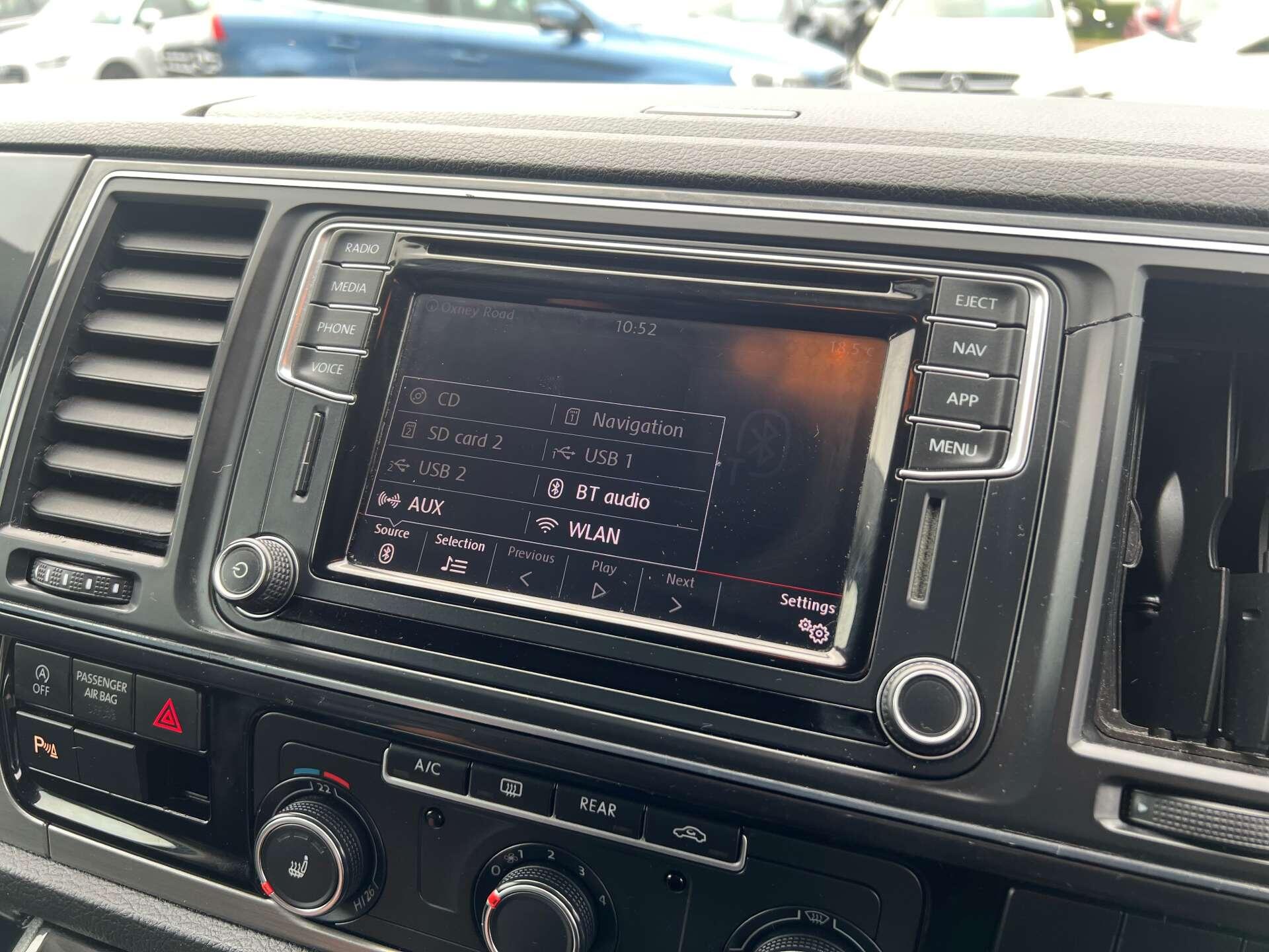 Volkswagen Caravelle view 24