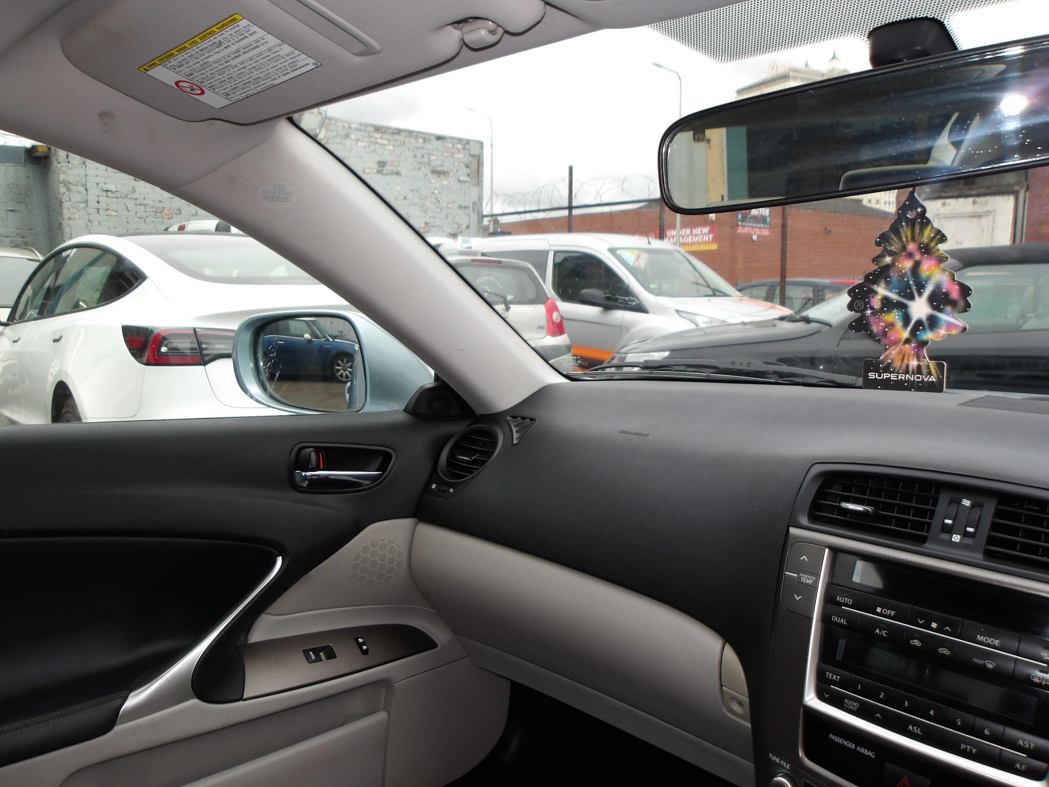 Lexus IS view 11