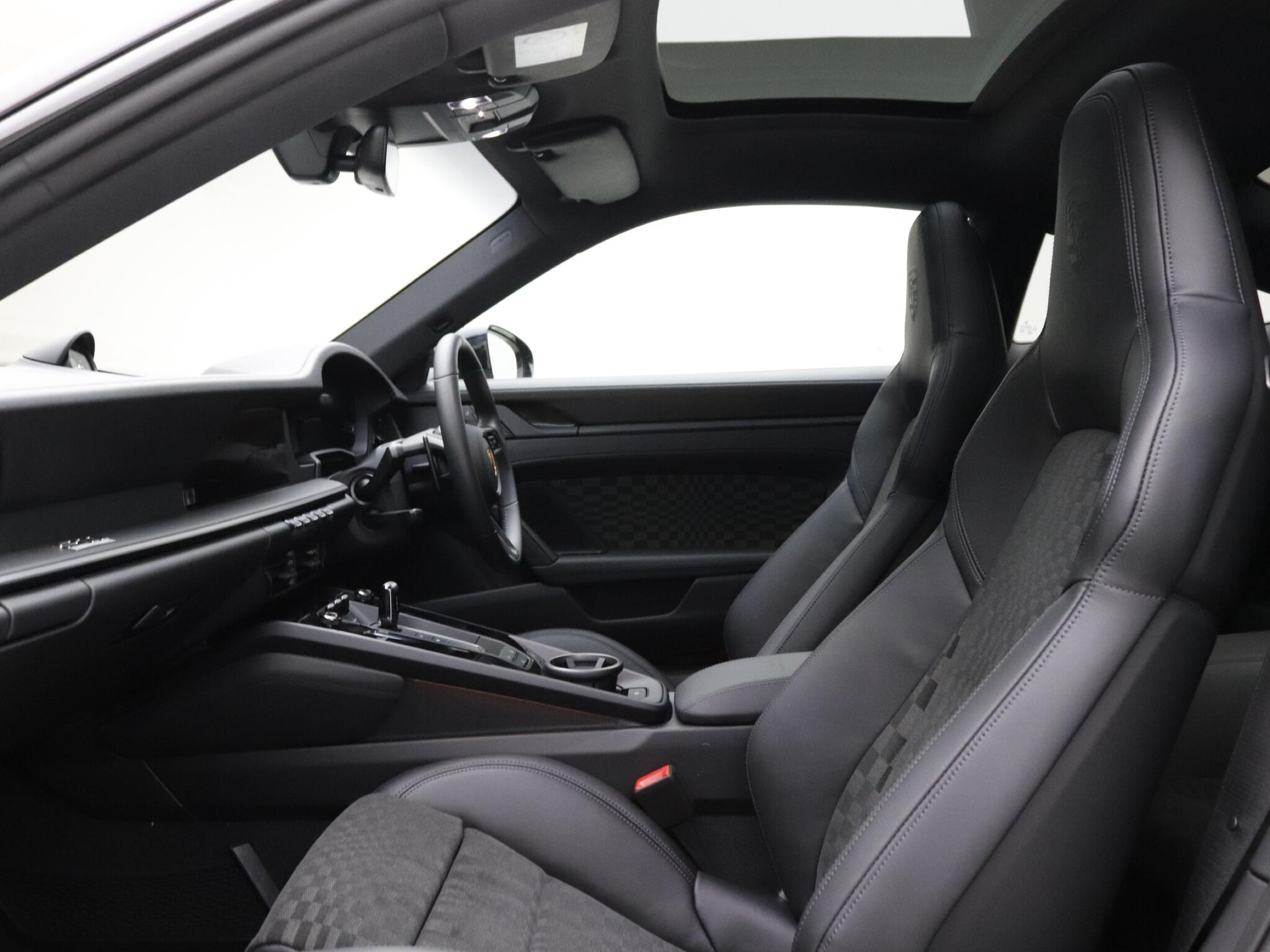 Porsche 911 view 28