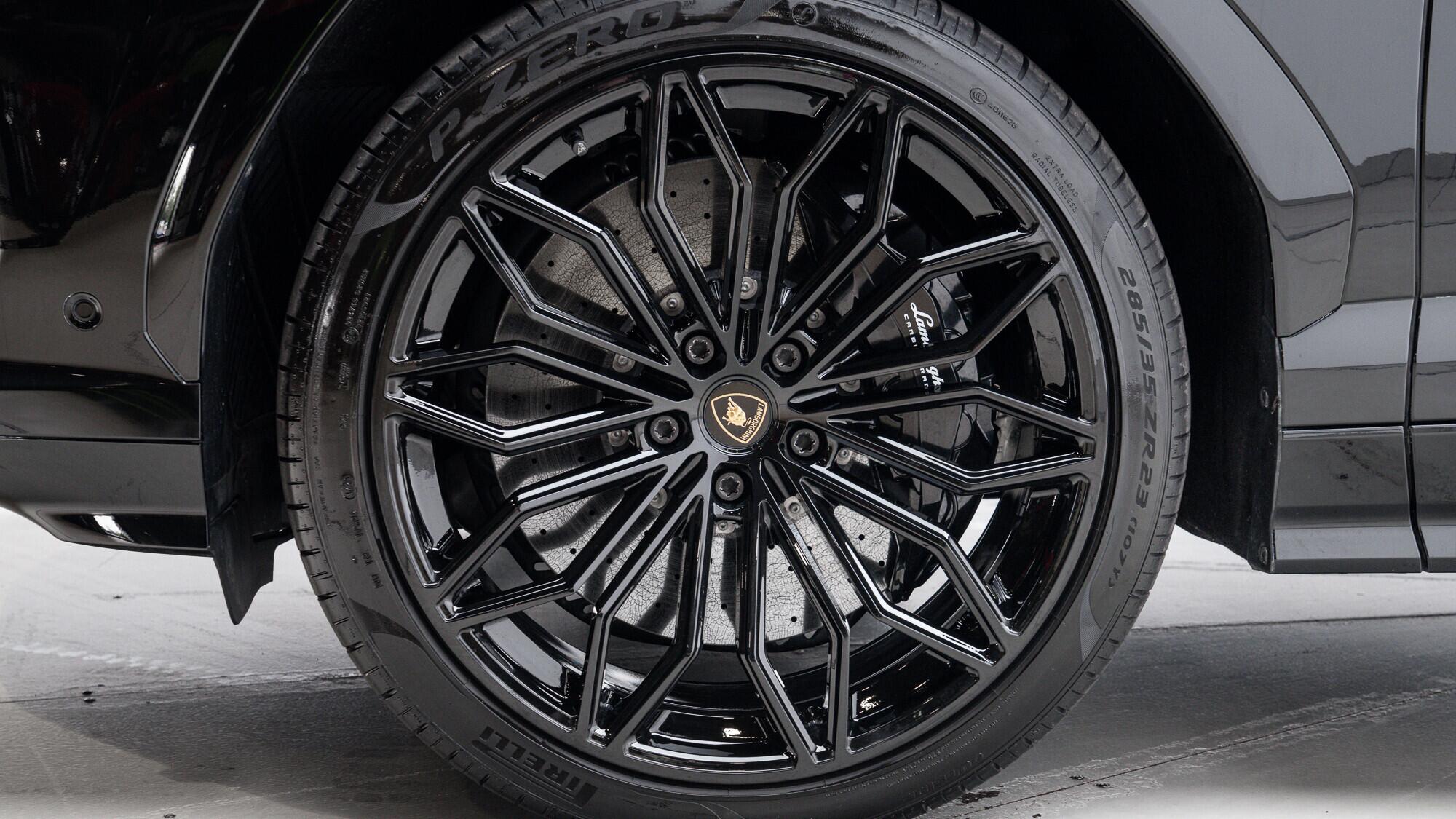 Lamborghini Urus view 10