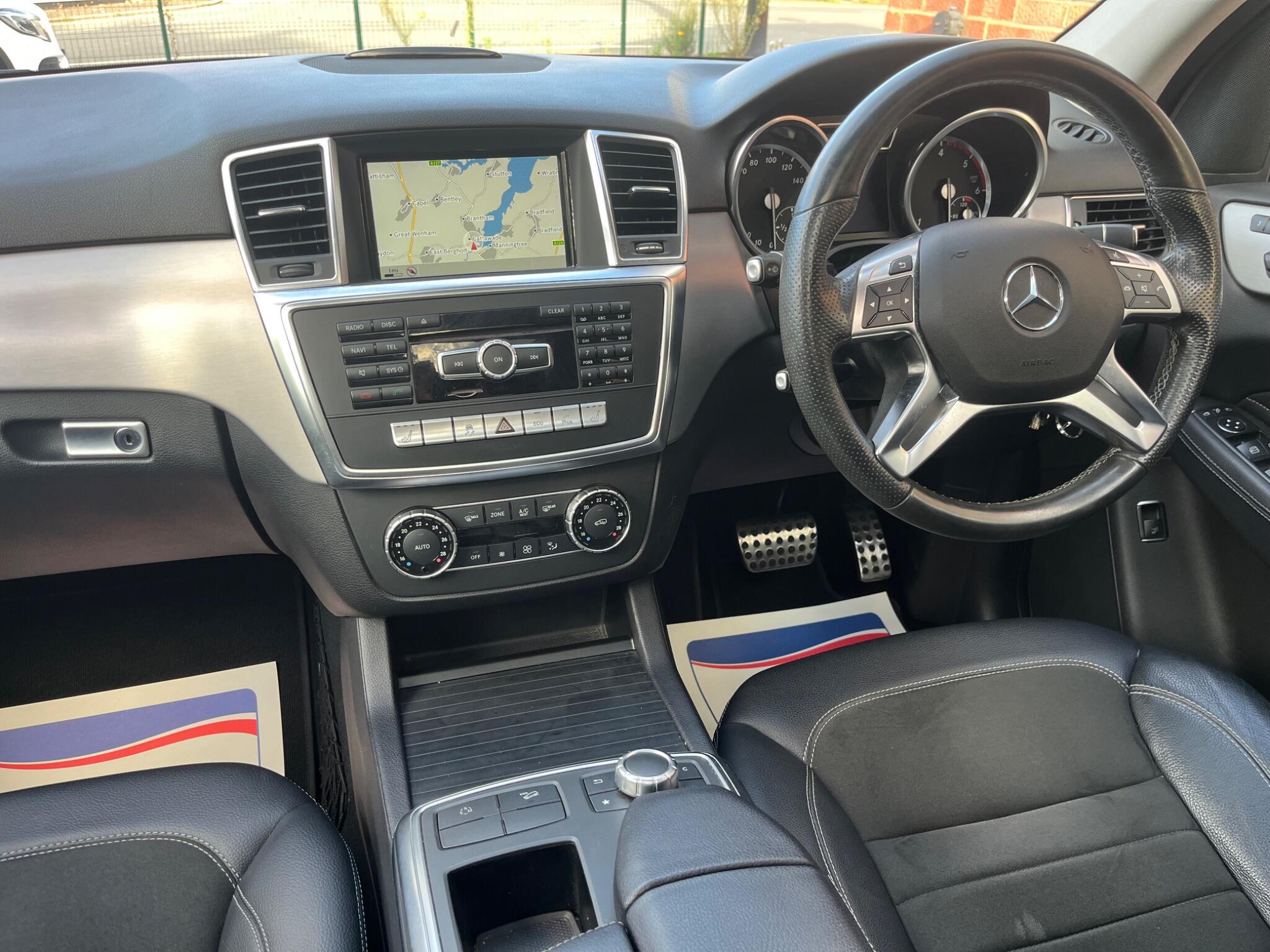 Mercedes-Benz M-Class view 40