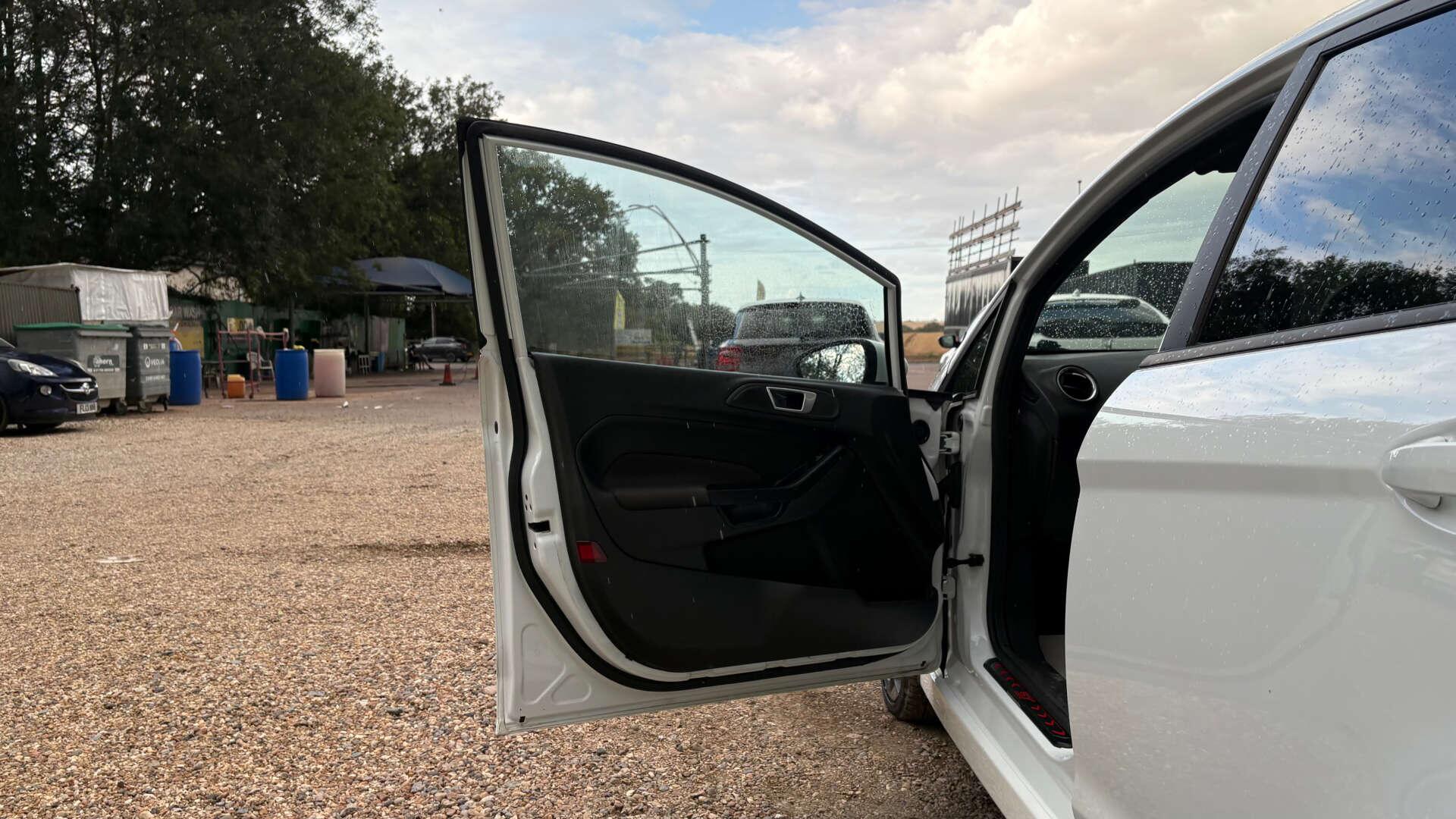 Ford Fiesta view 34