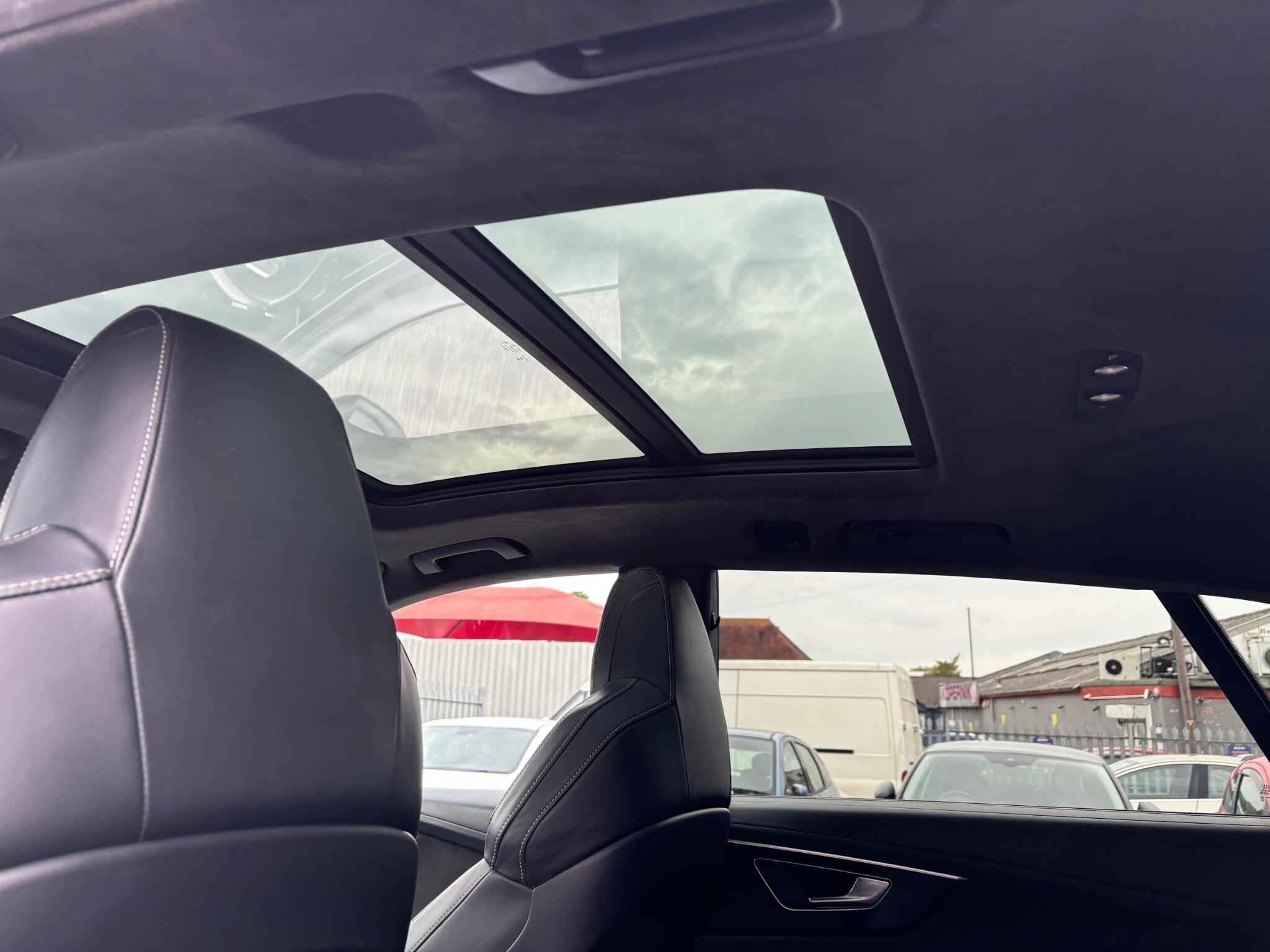 Audi Q8 view 23
