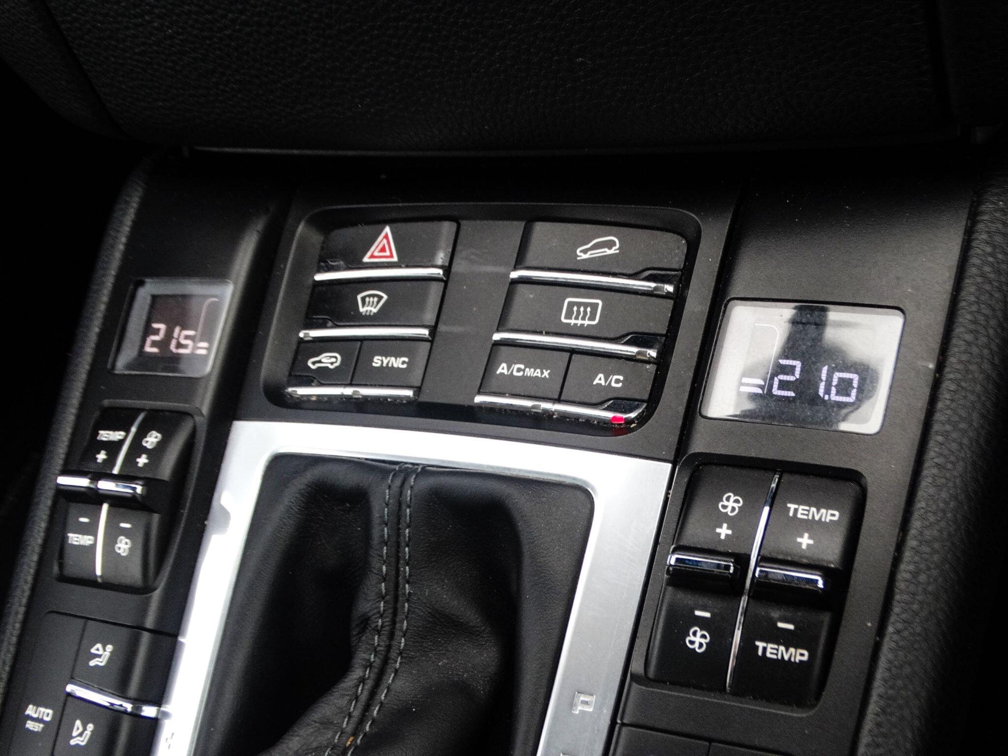 Porsche Macan view 24