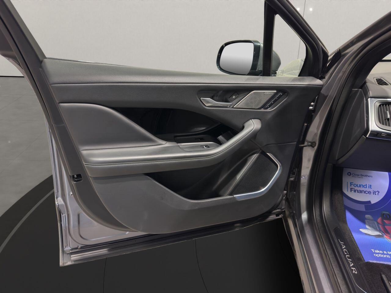 Jaguar I-Pace view 31