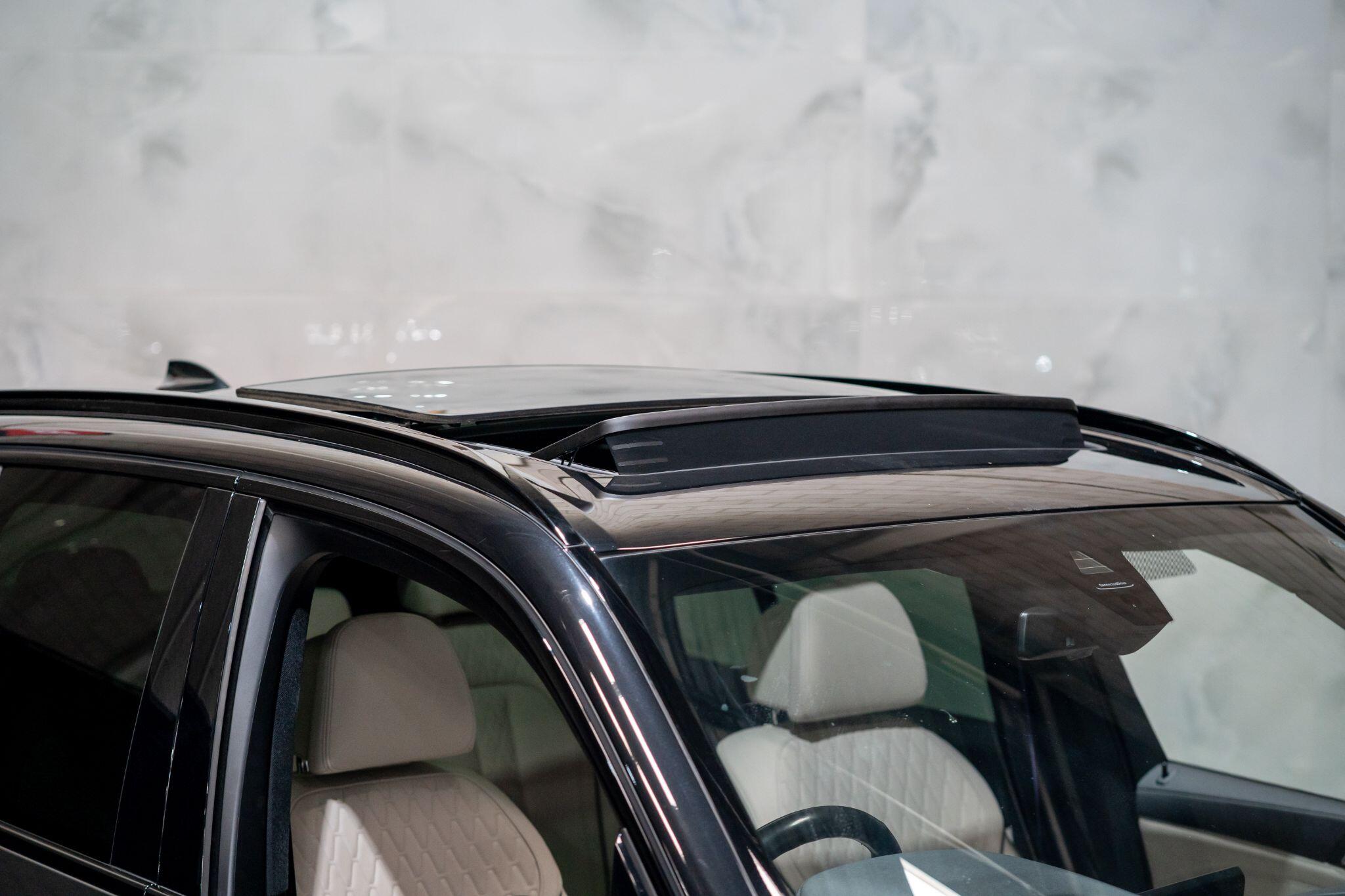 BMW X5 view 2