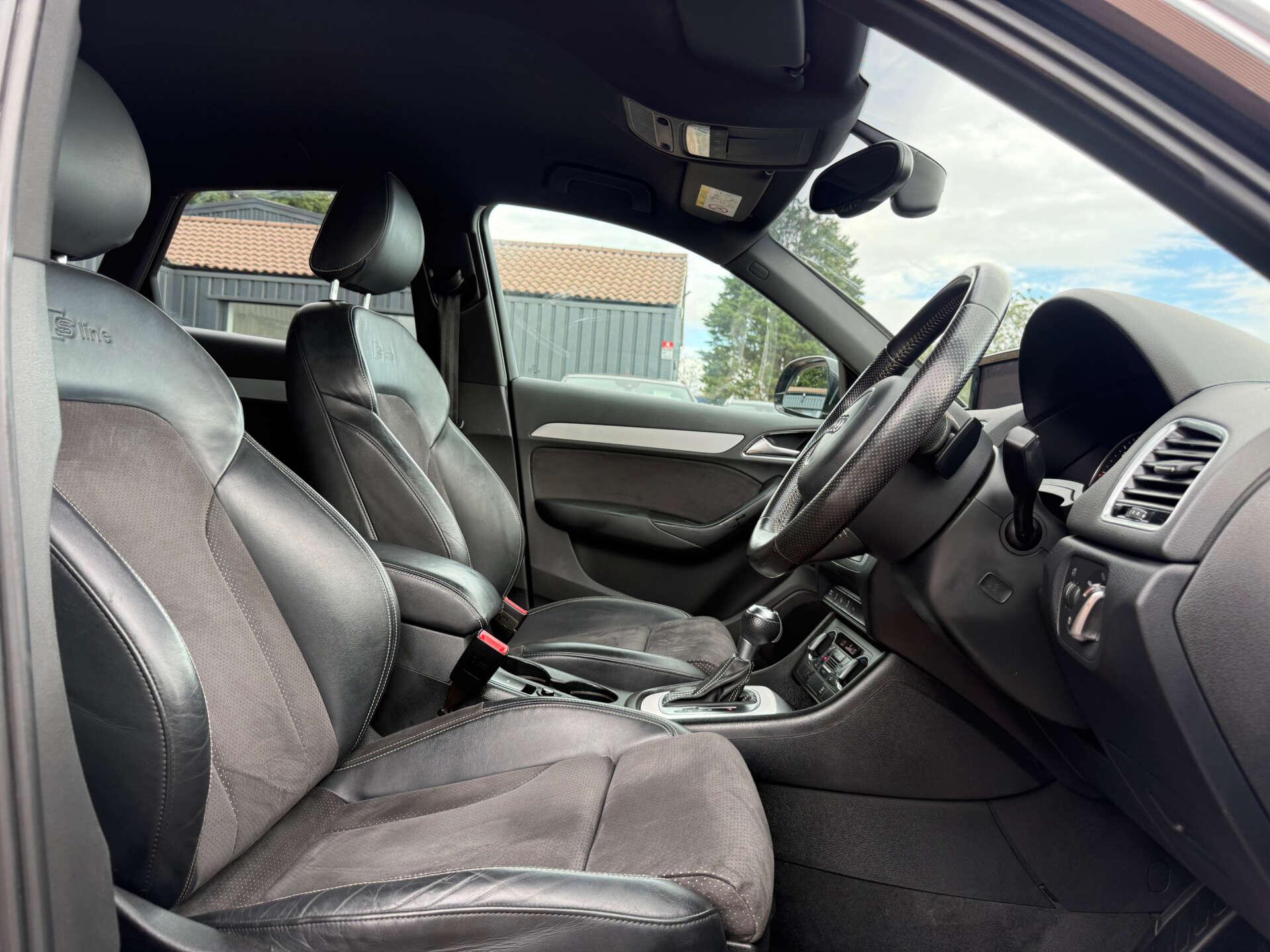 Audi Q3 view 40