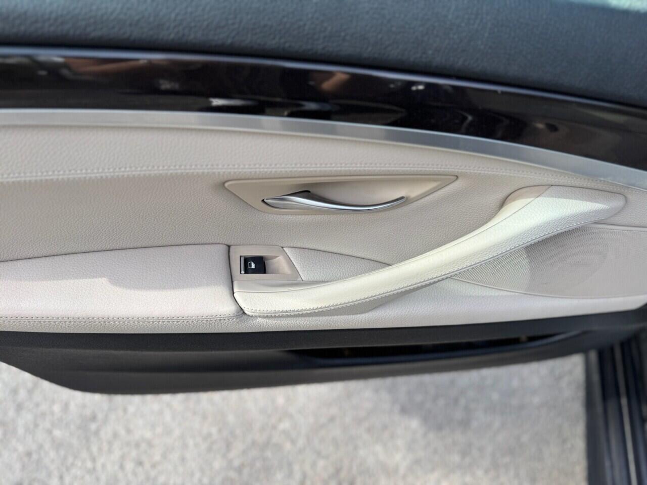 BMW 5 Series view 27