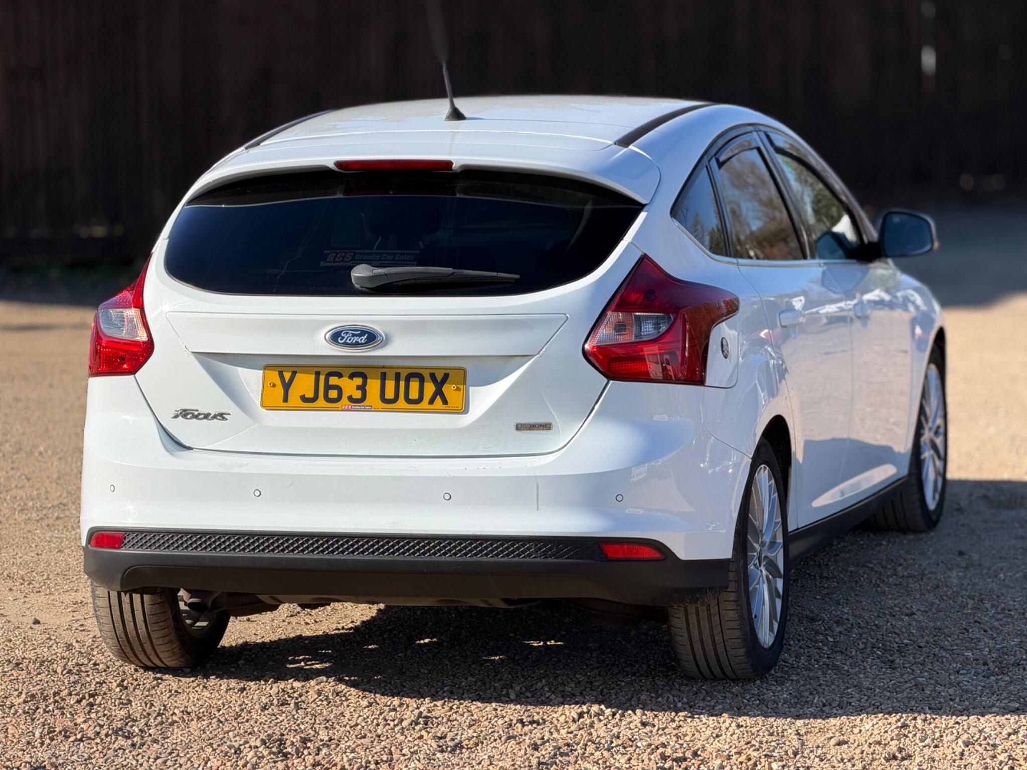 2013 Ford Focus 1.6 TDCi Zetec Euro 5 (s/s) 5dr image 12