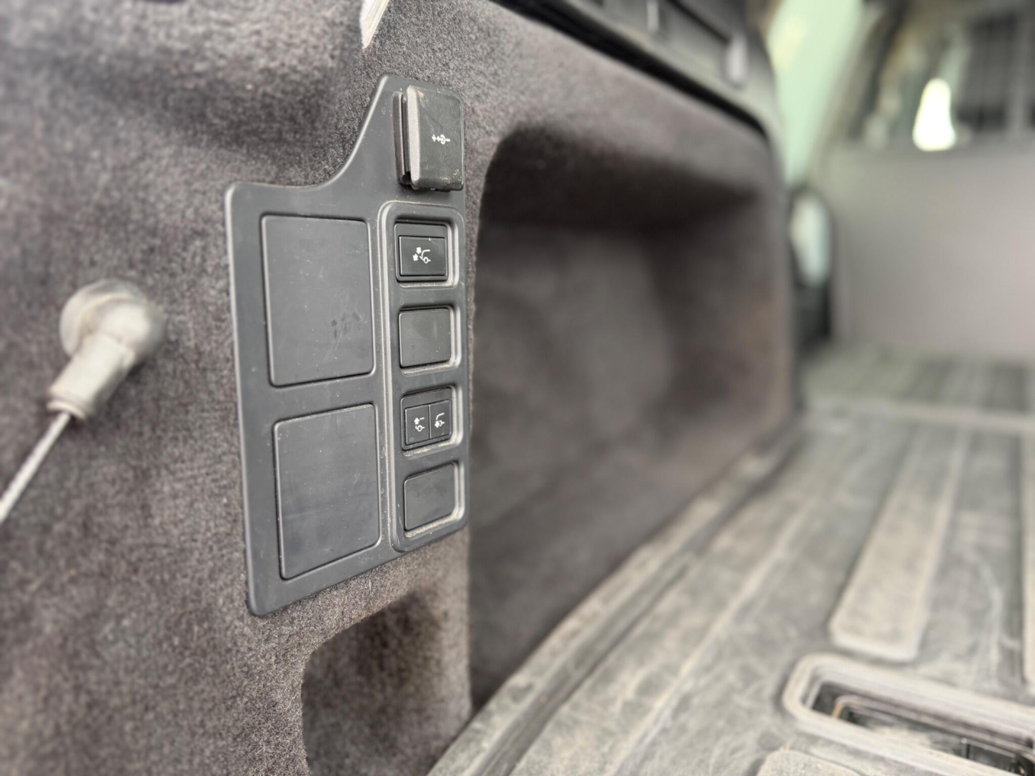 Land Rover Discovery 3 view 25