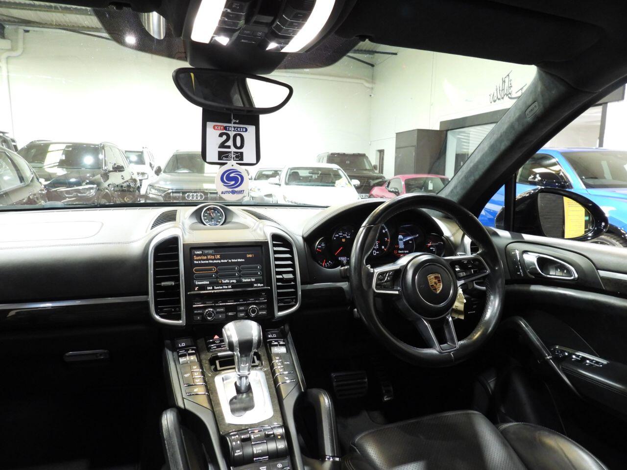 Porsche Cayenne view 22
