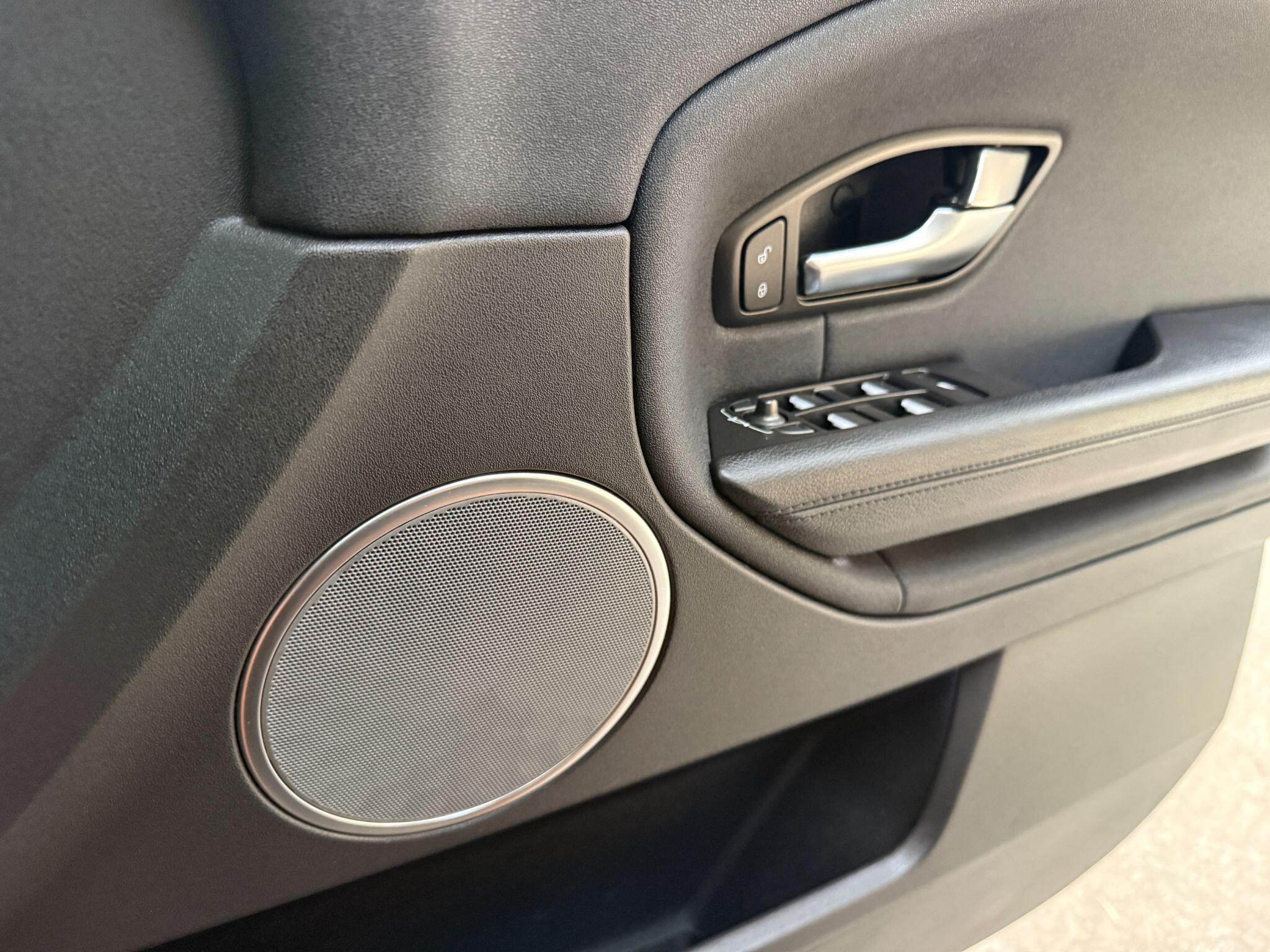 Land Rover Range Rover Evoque view 10