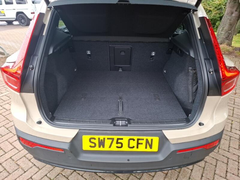 Volvo XC40 view 17
