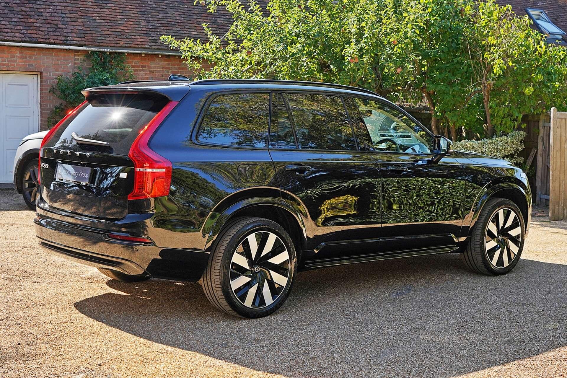 Volvo XC90 view 6