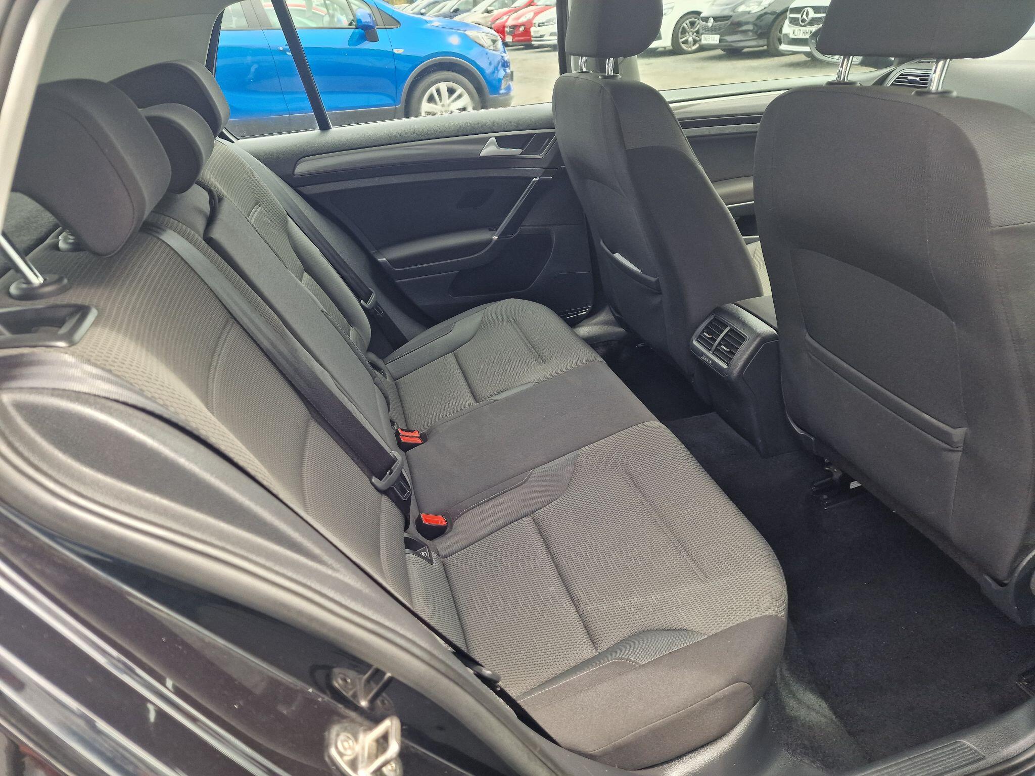 Volkswagen Golf view 30