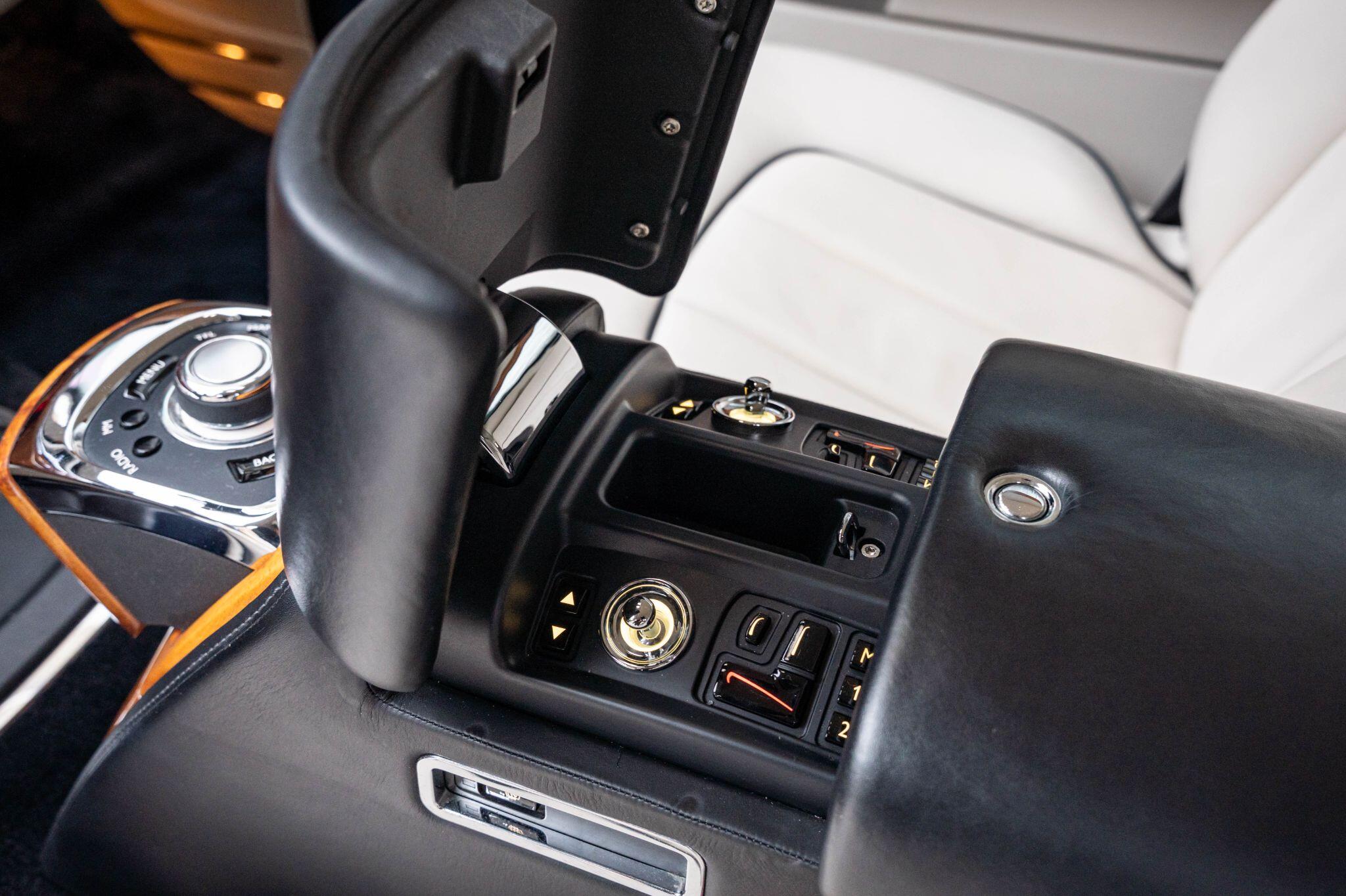 Rolls-Royce Phantom view 43
