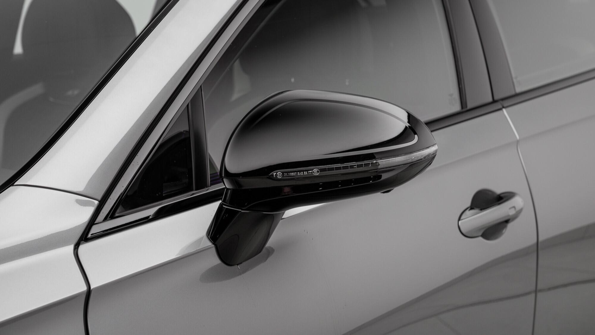Bentley Flying Spur view 13
