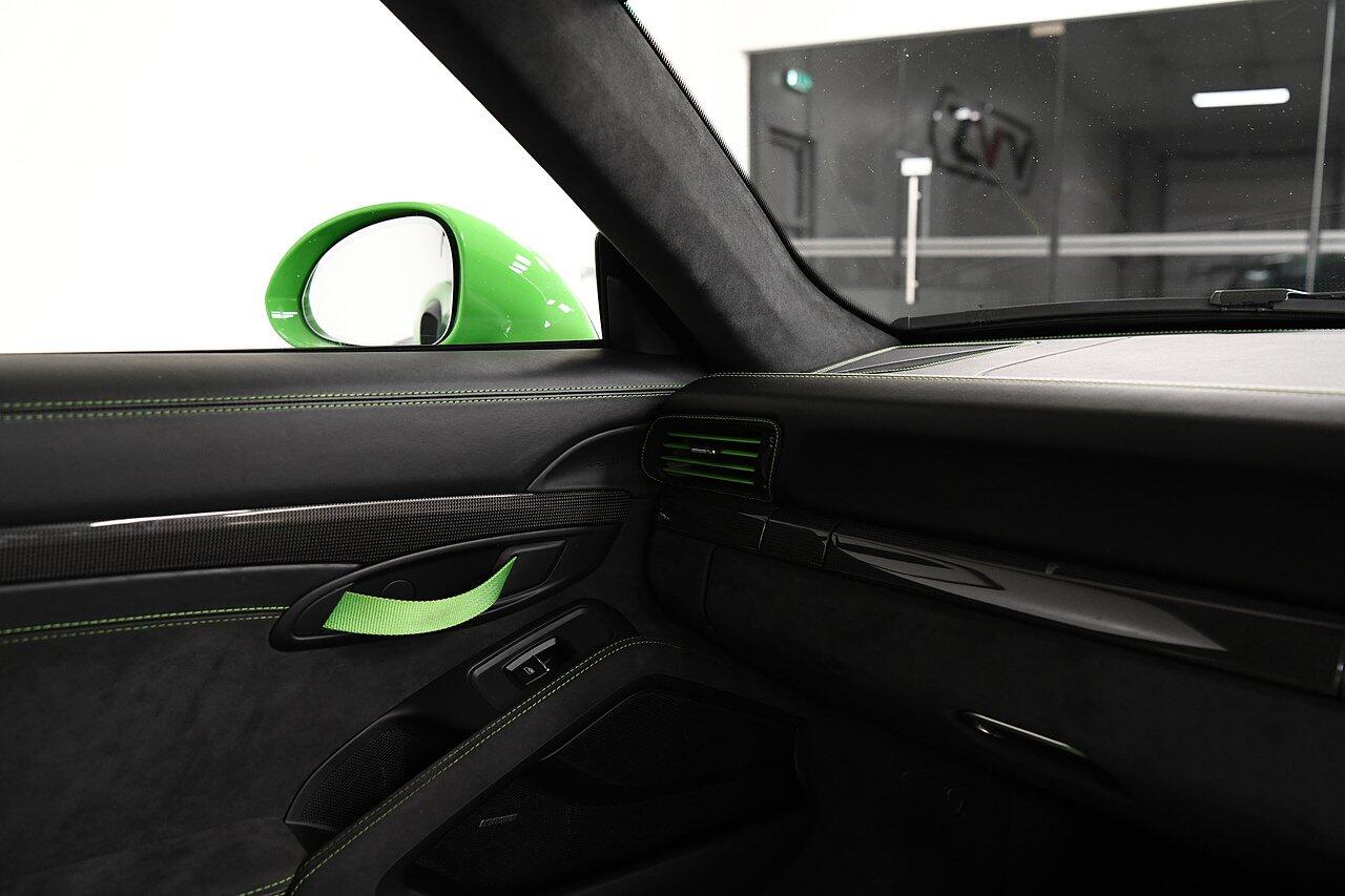 Porsche 911 view 15
