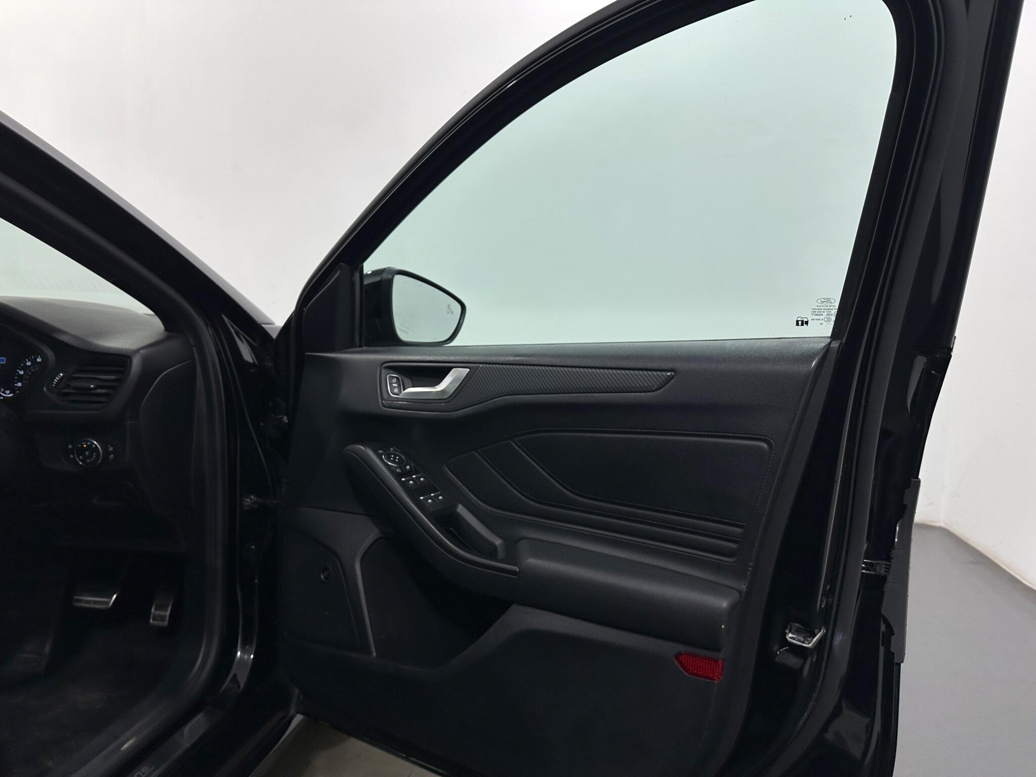 Ford Focus view 31