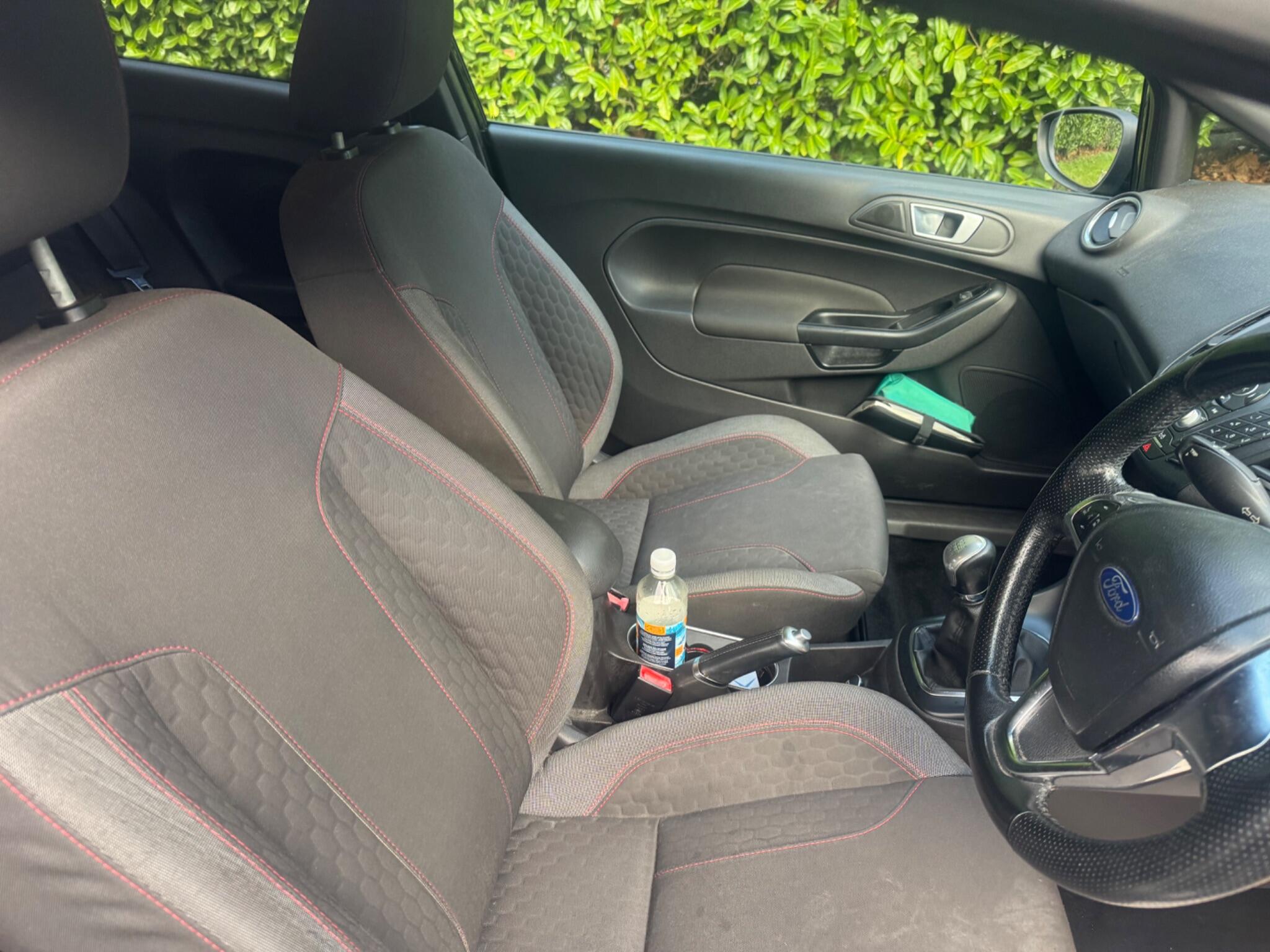 2016 Ford Fiesta image 34