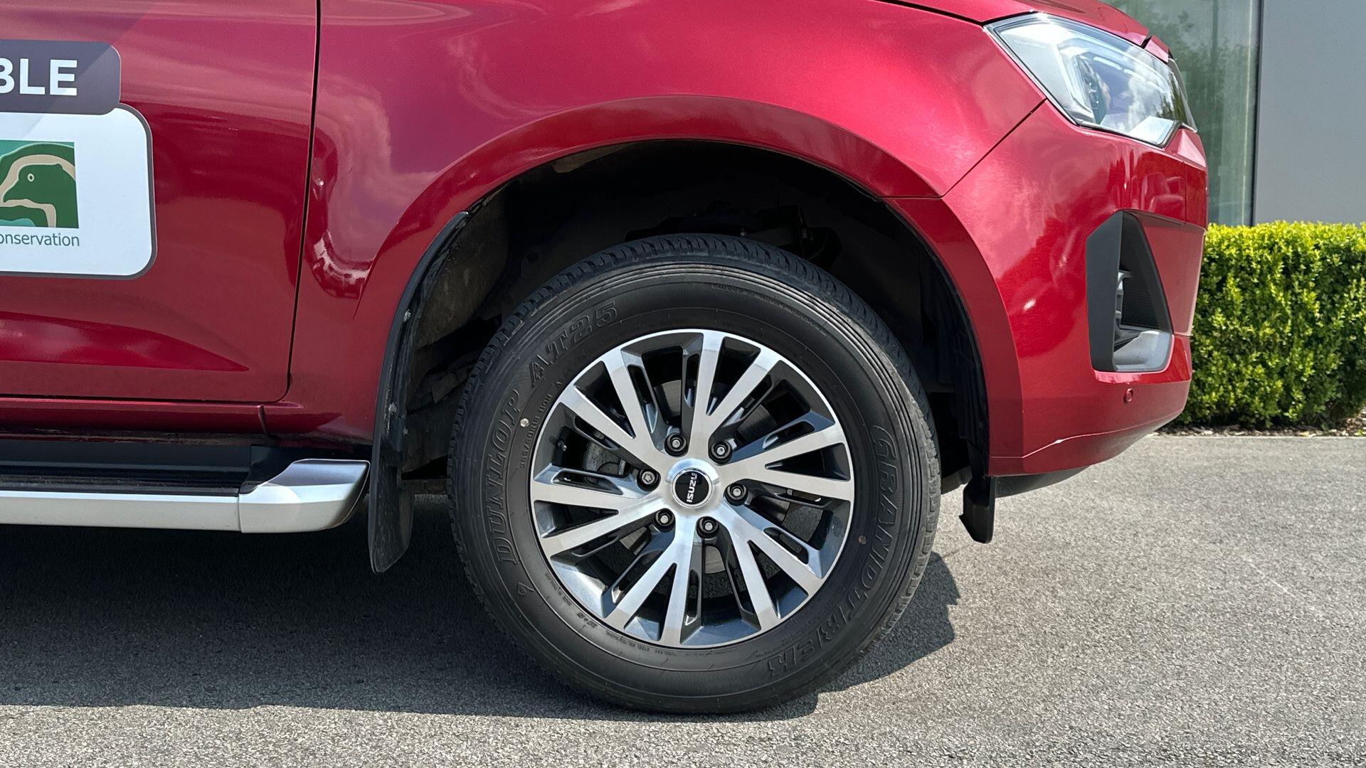 Isuzu D-Max view 8