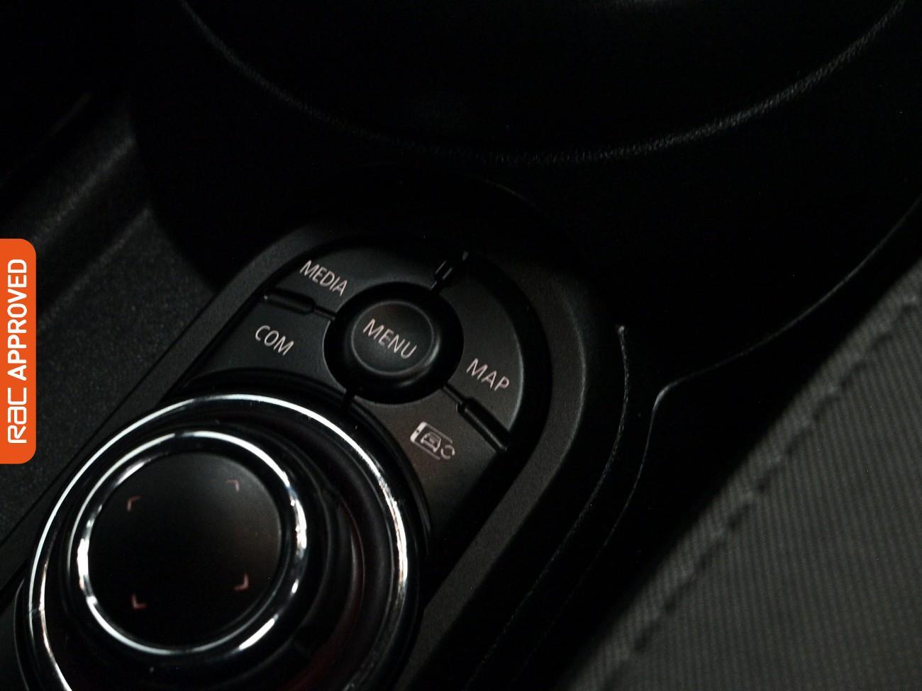 Mini Hatch view 15