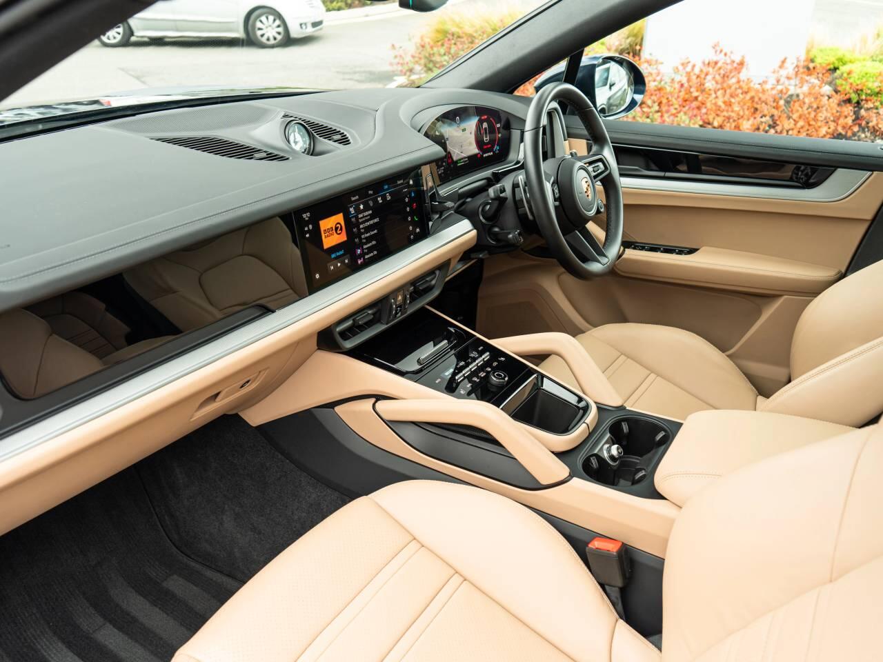 Porsche Cayenne view 37