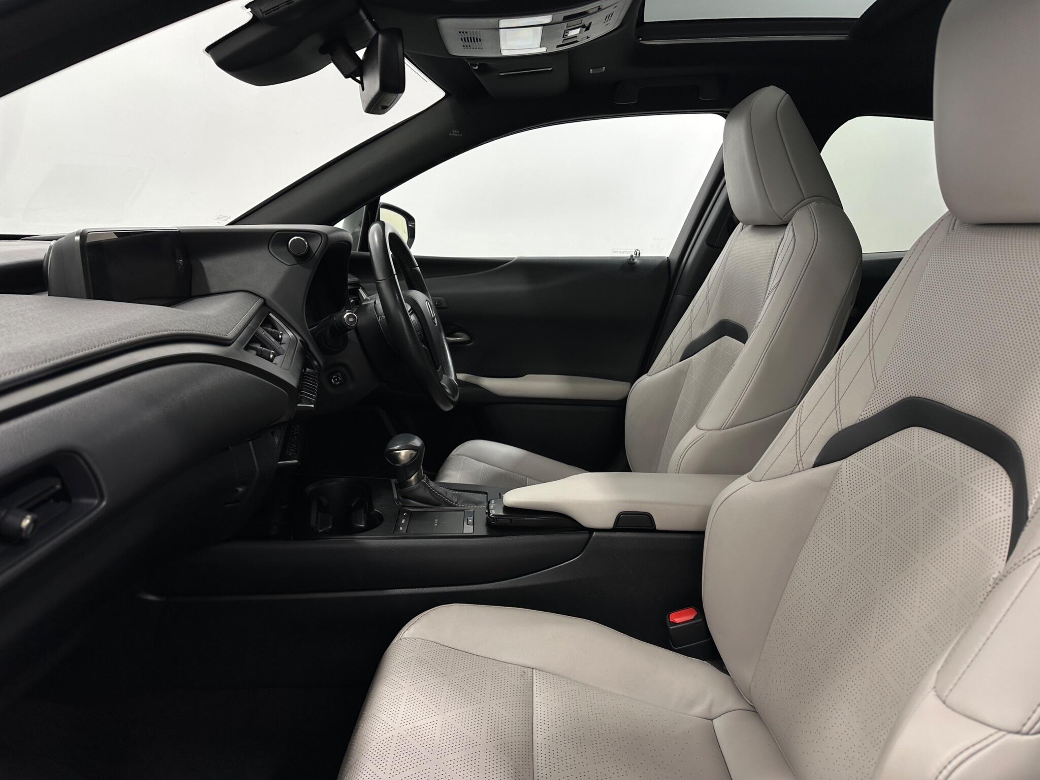 Lexus UX view 35