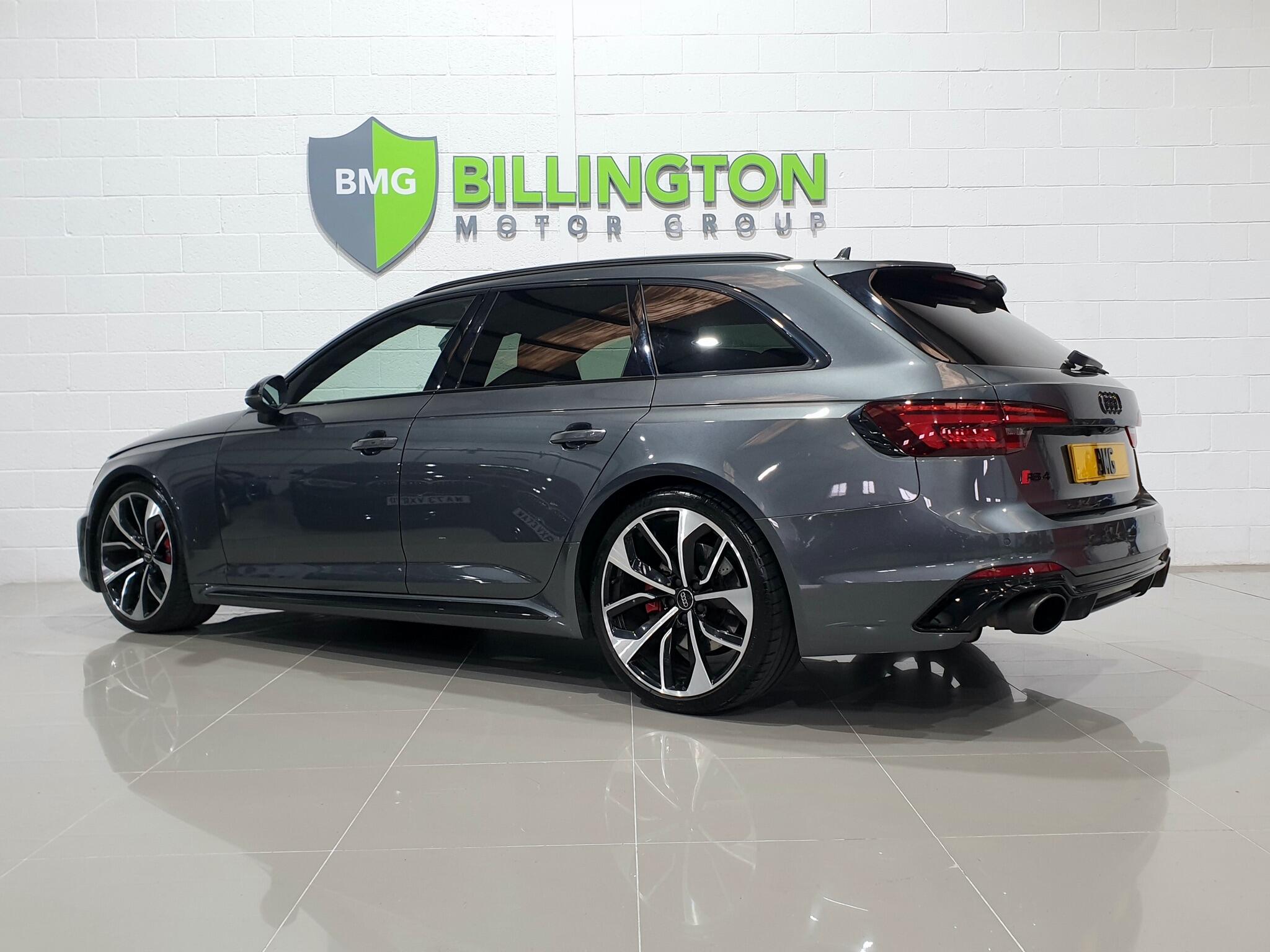 Audi RS4 view 5