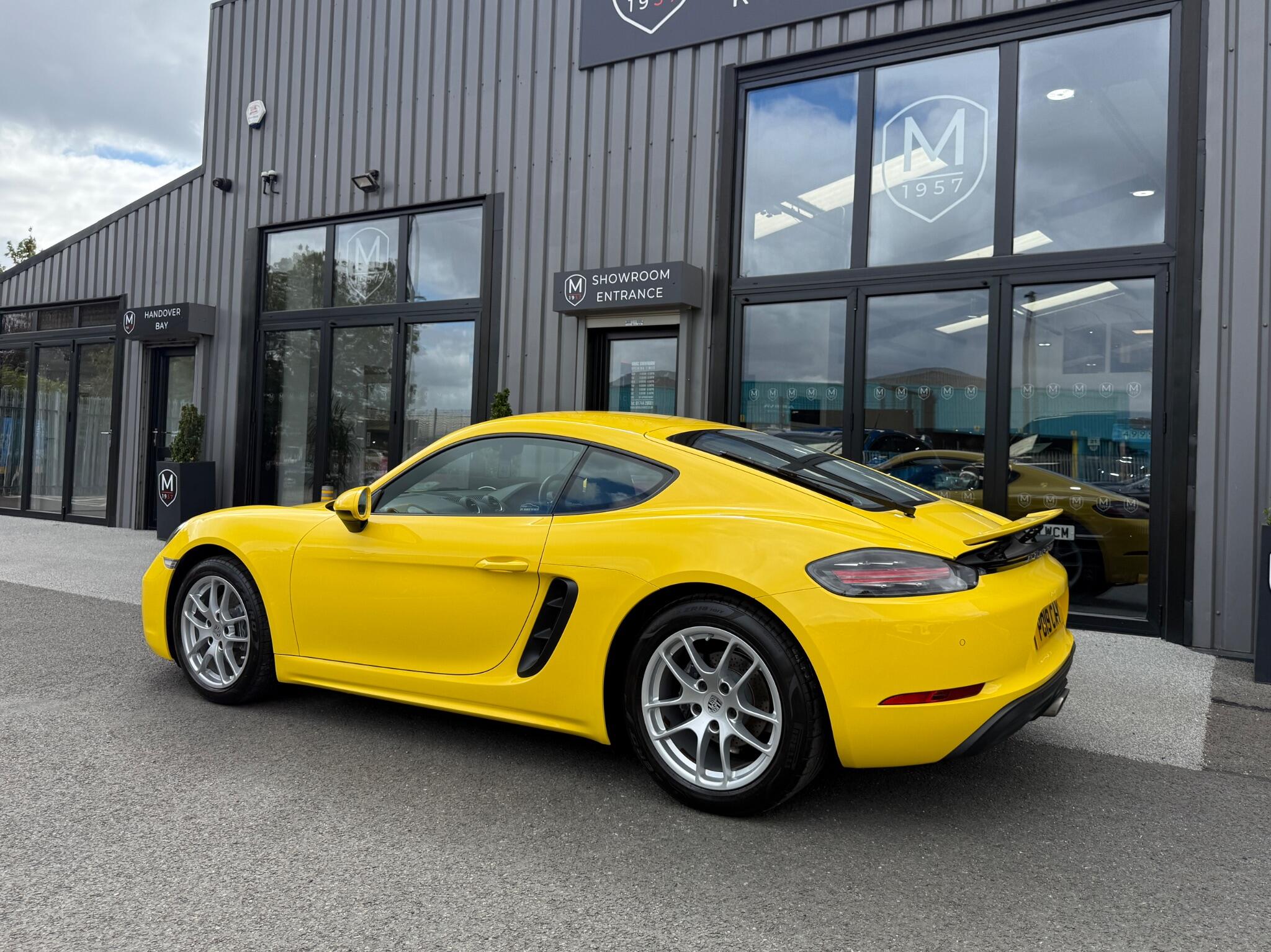 Porsche 718 Cayman view 13