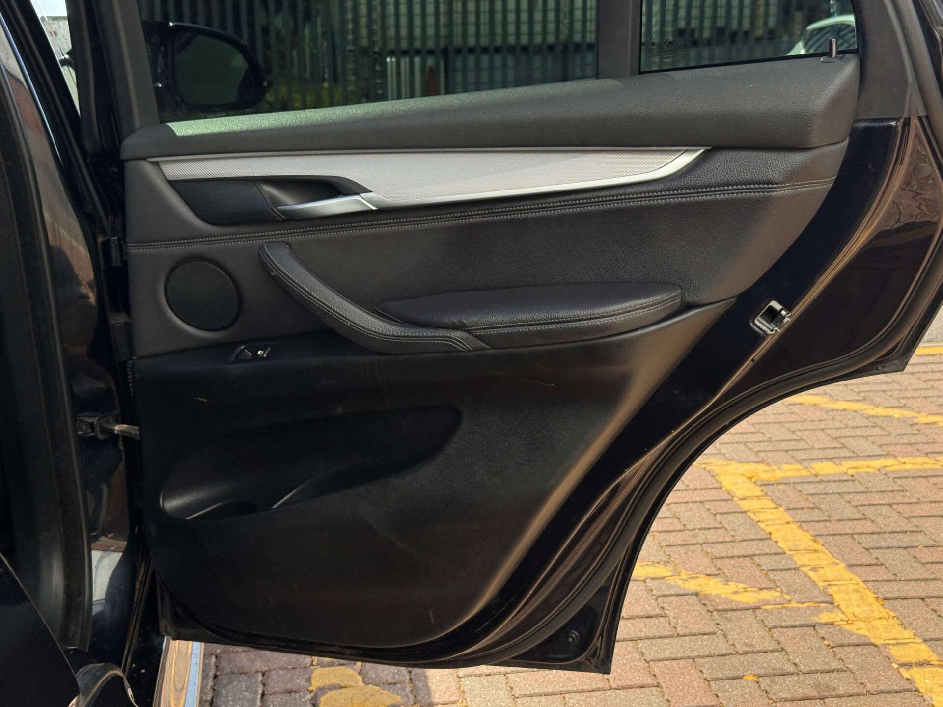 BMW X5 view 24