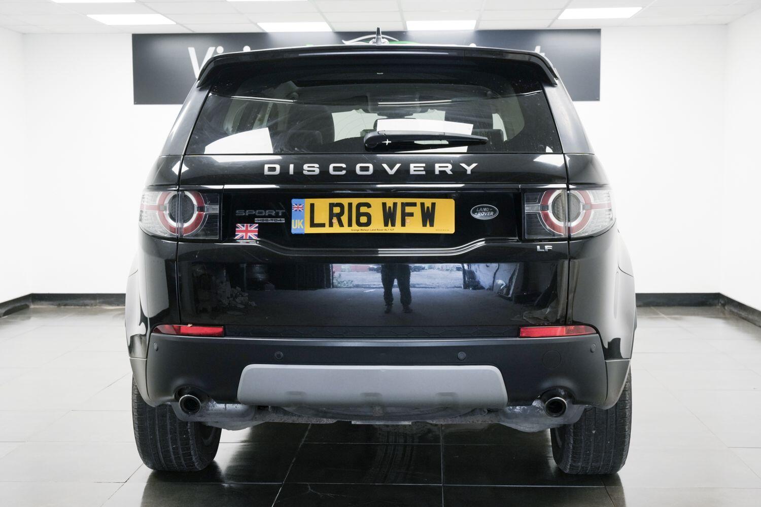 Land Rover Discovery Sport view 3