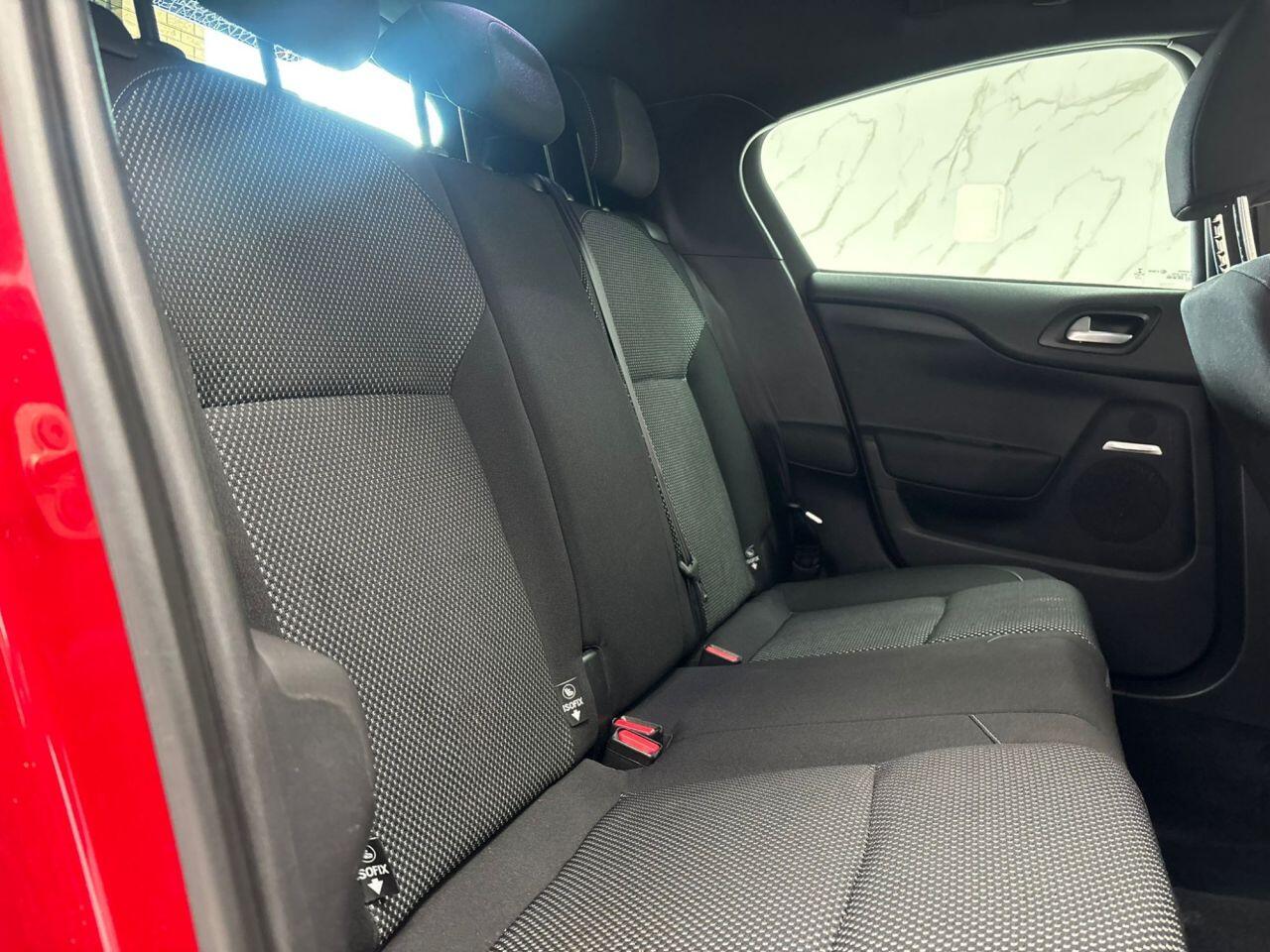 DS Automobiles DS 4 view 21