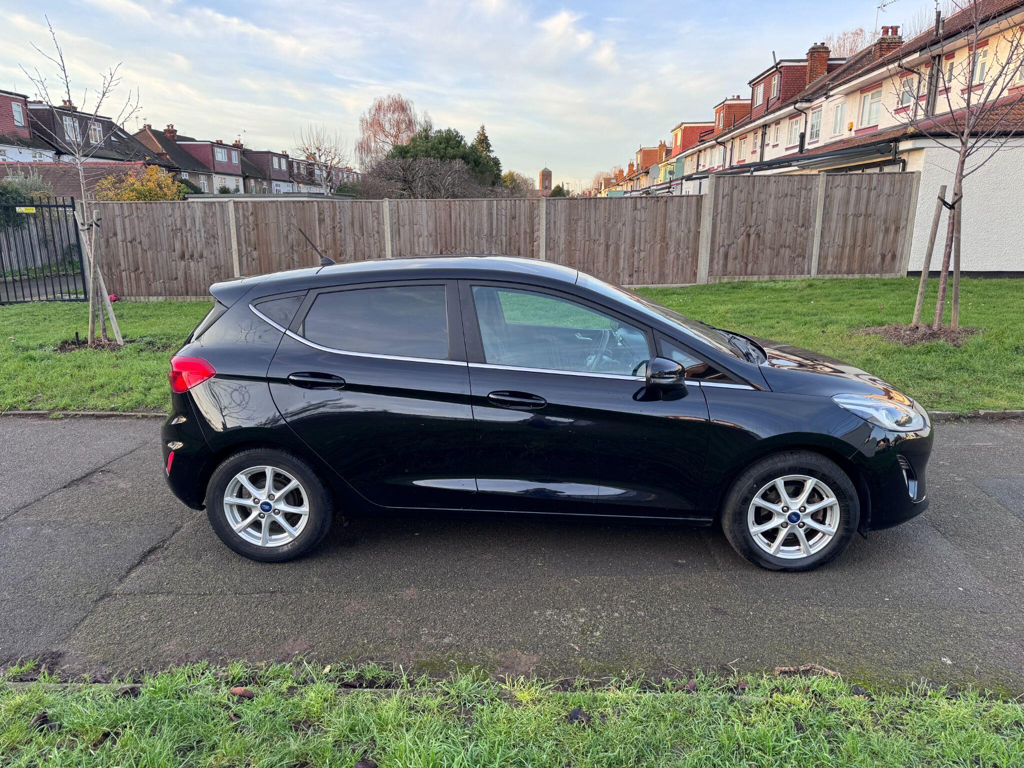 2017 Ford Fiesta image 11