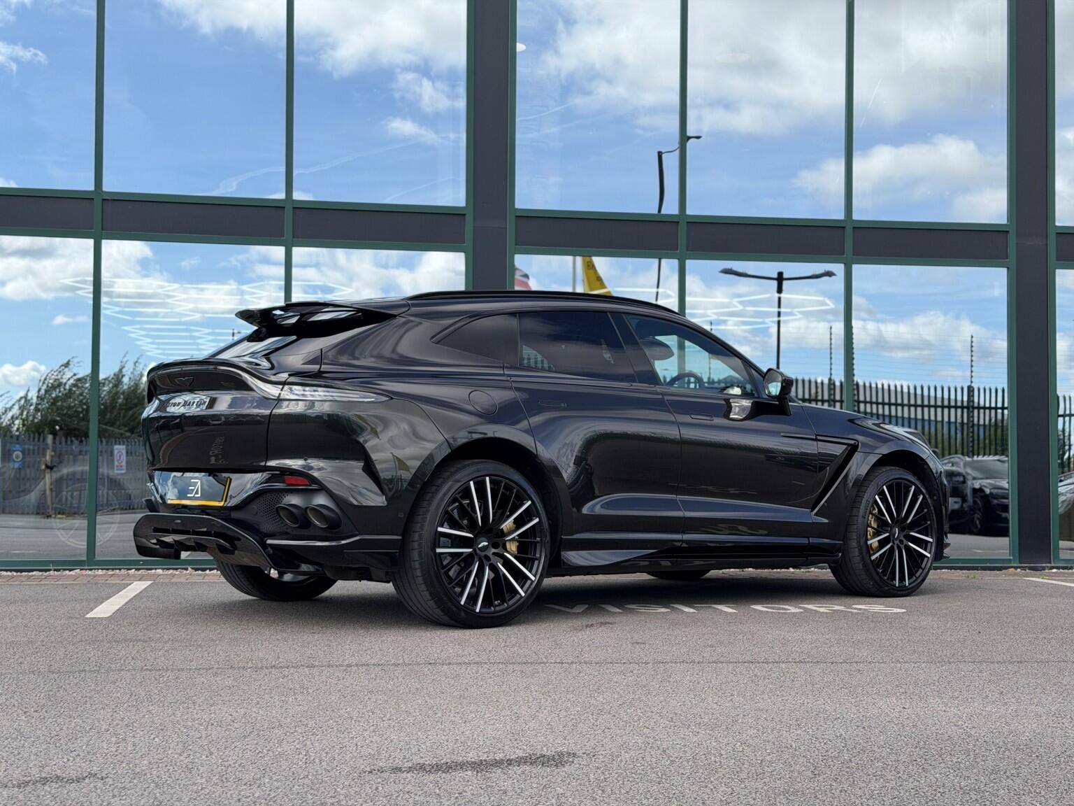 Aston Martin DBX view 36
