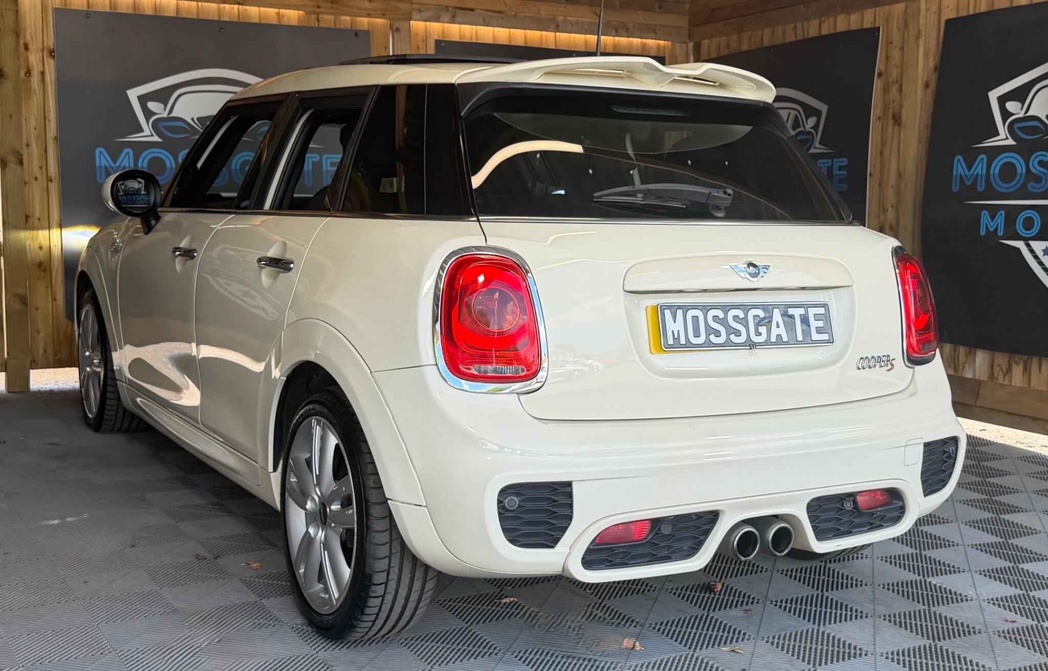 Mini Hatch view 5