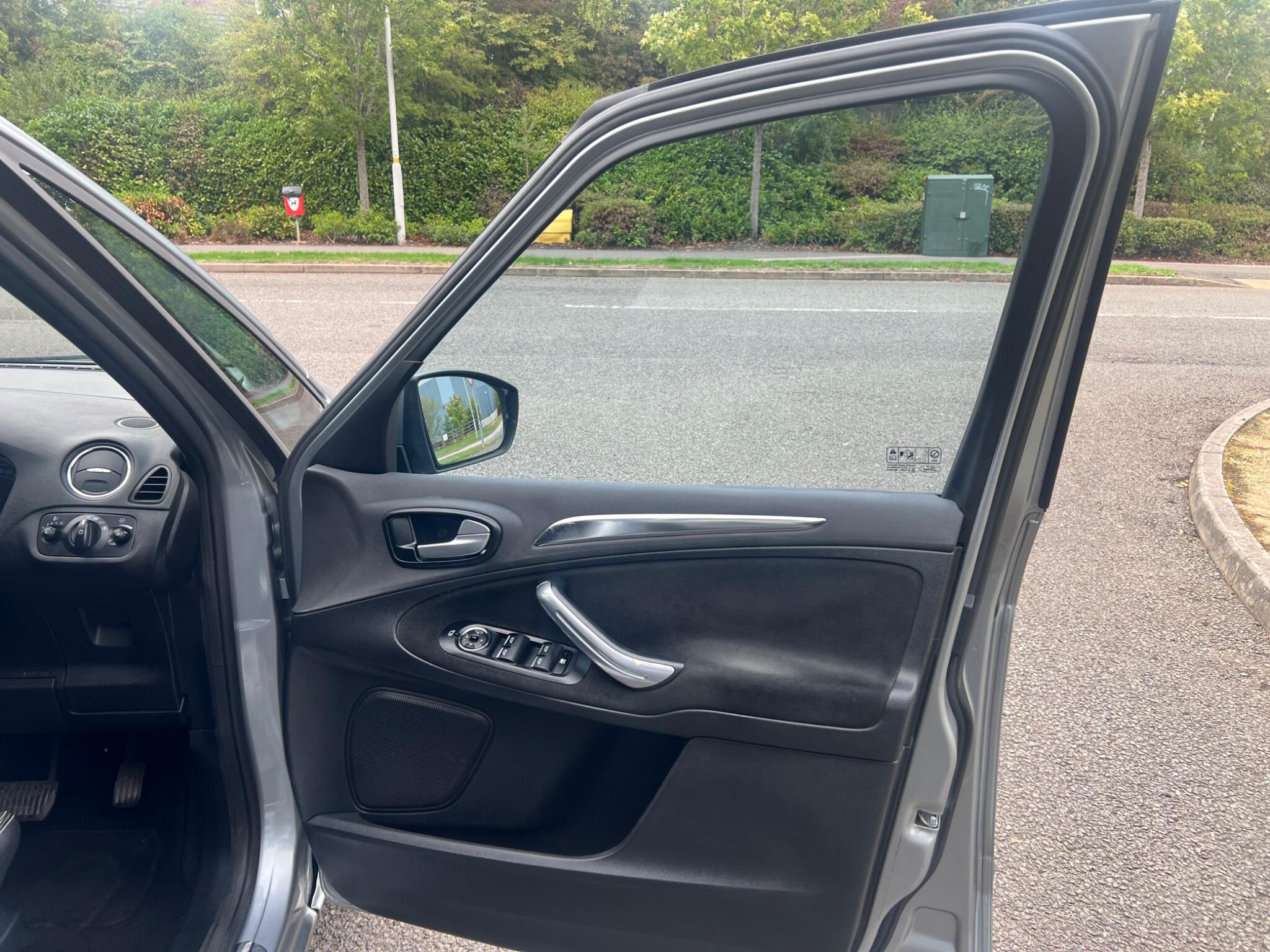 Ford S-Max view 20