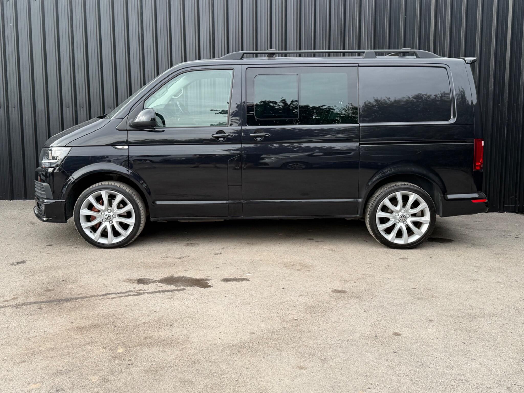 Volkswagen Transporter view 13
