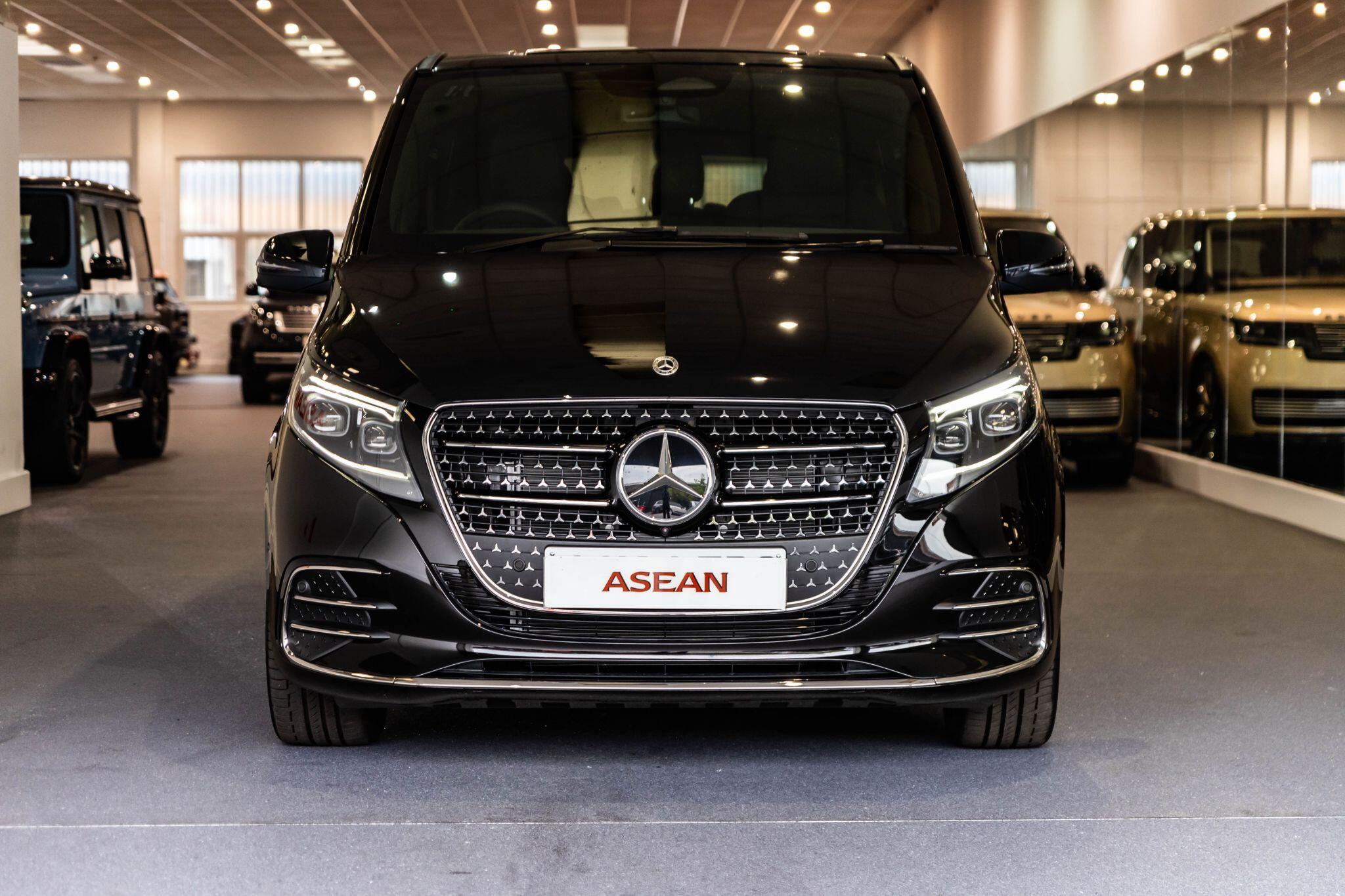 Mercedes-Benz V-Class view 3