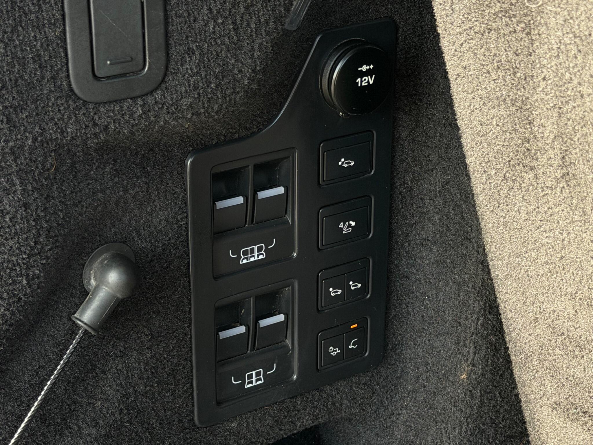 Land Rover Discovery view 24