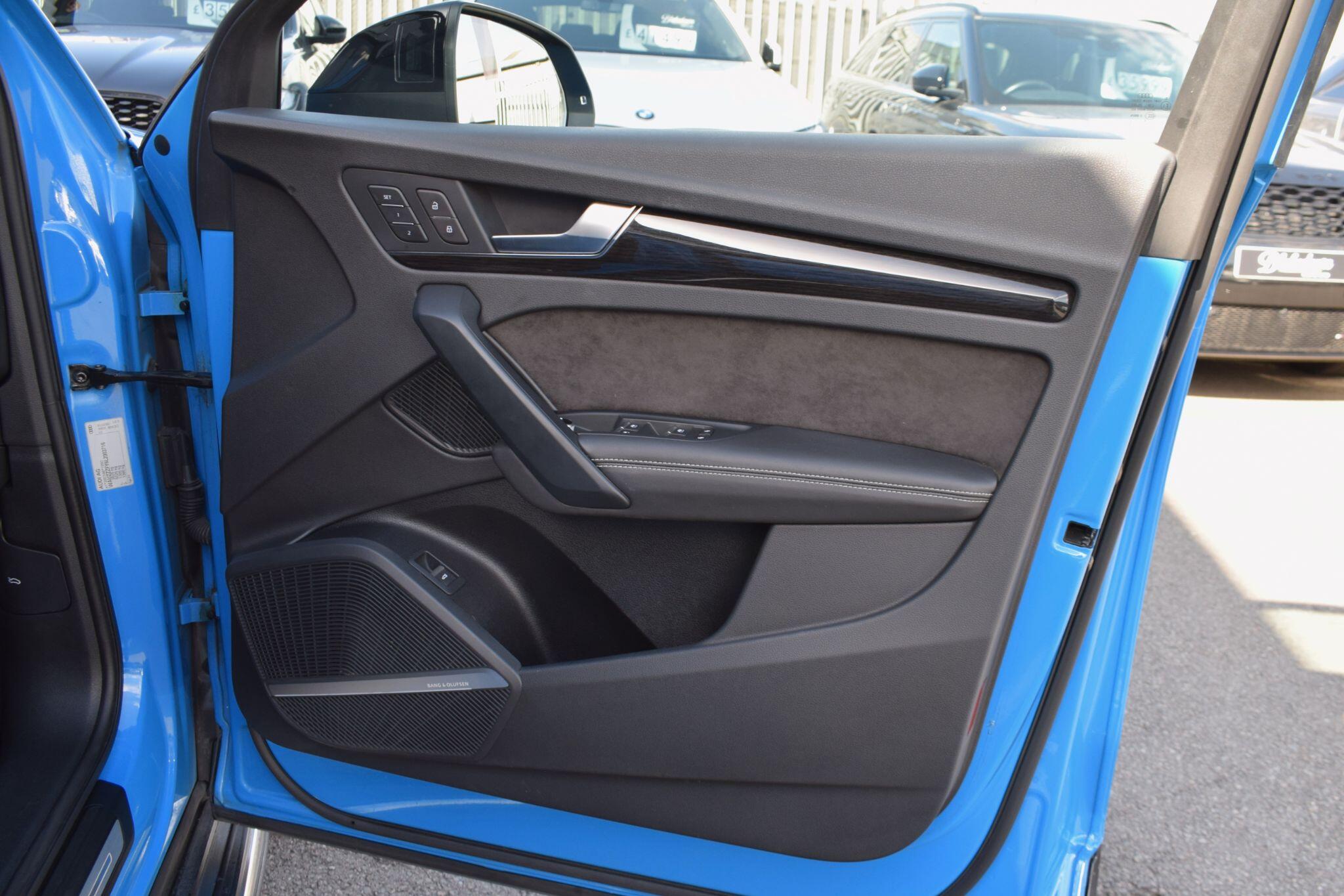 Audi SQ5 view 22