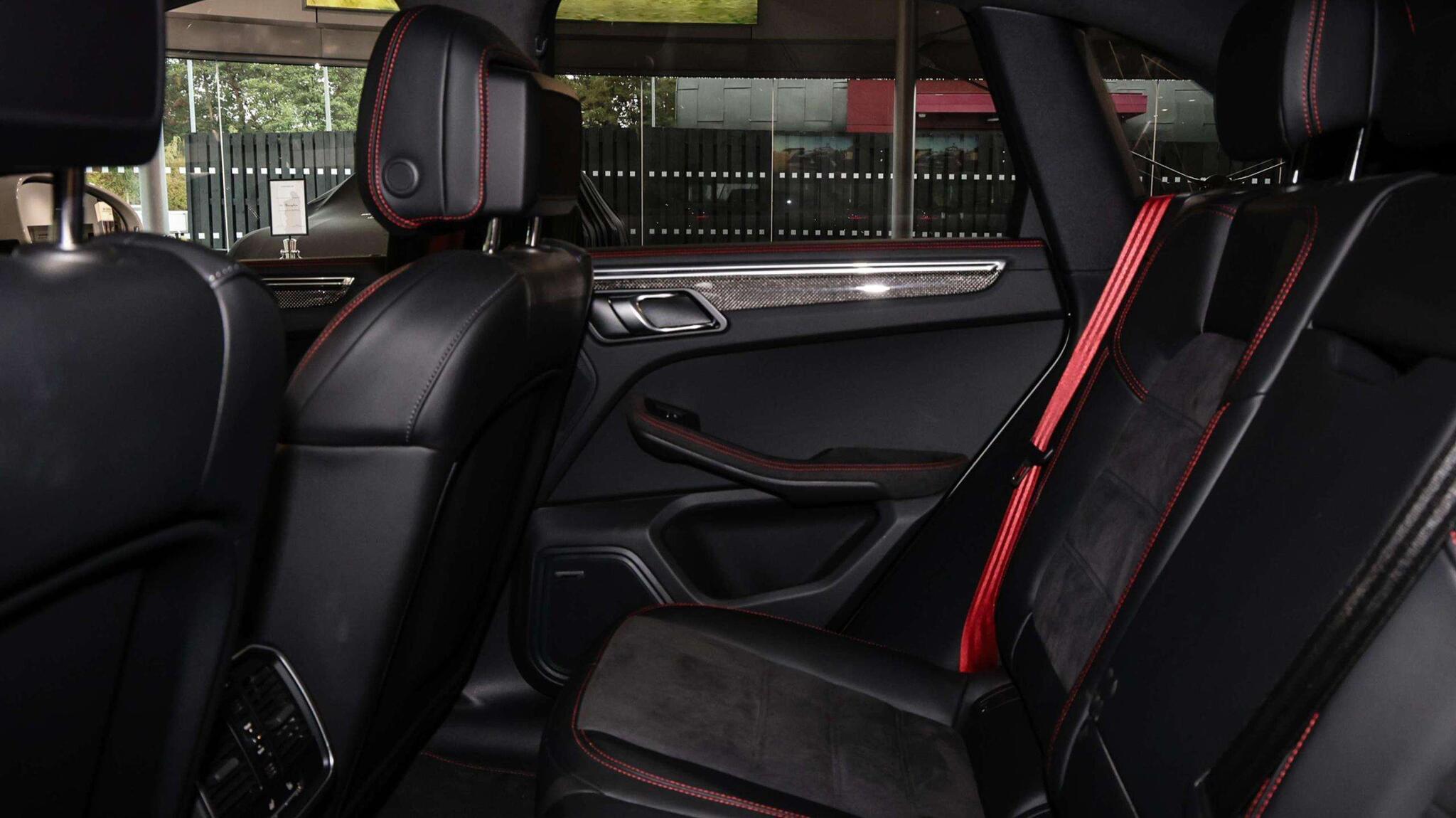 Porsche Macan view 12