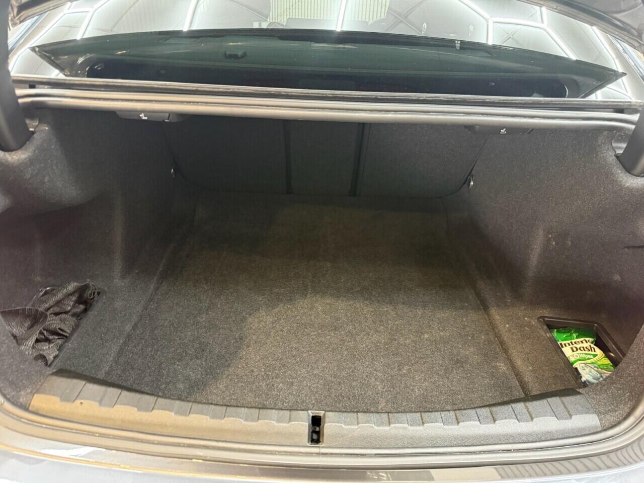 BMW 3 Series view 33