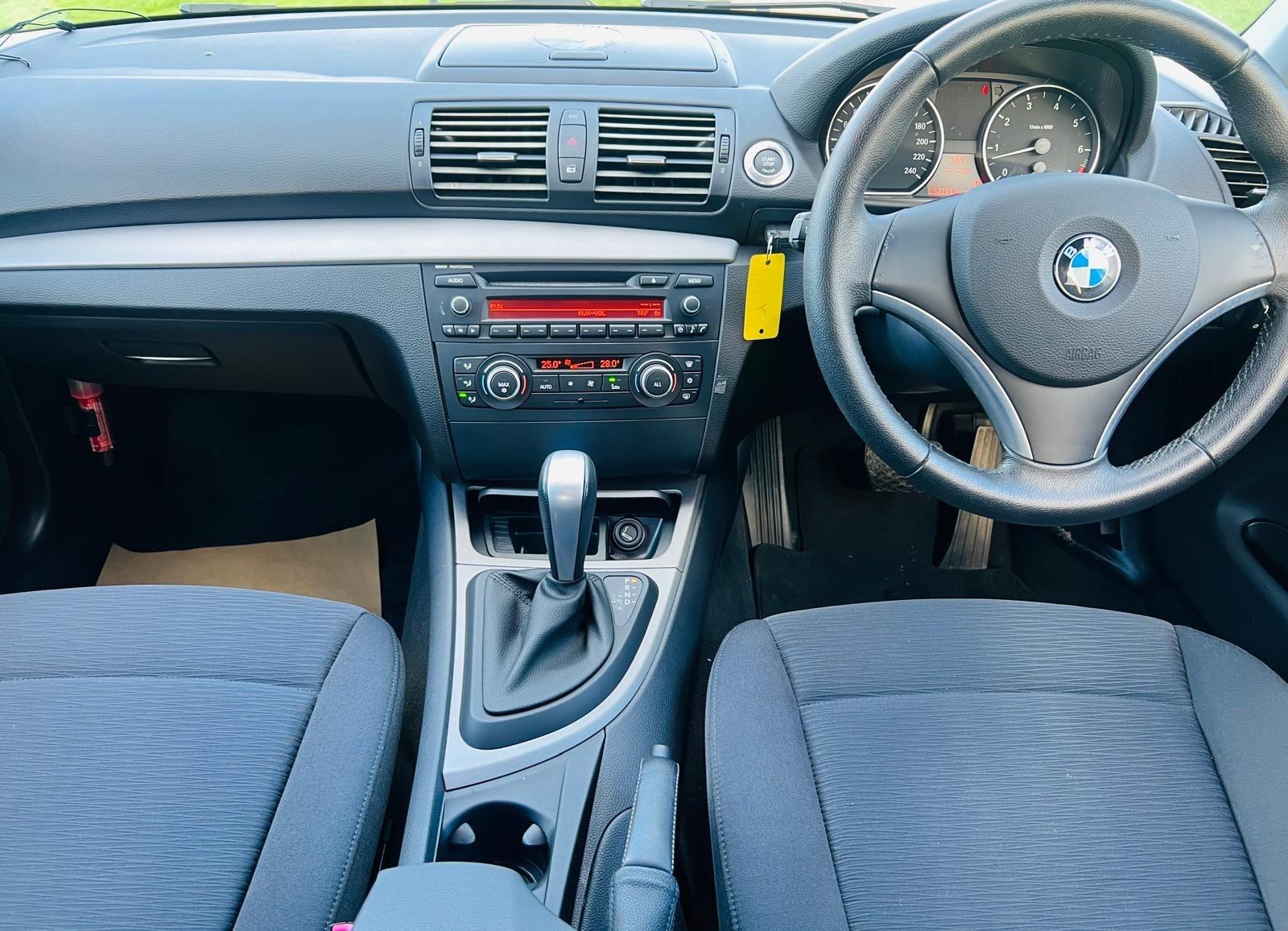 2011 BMW 1 Series image 21