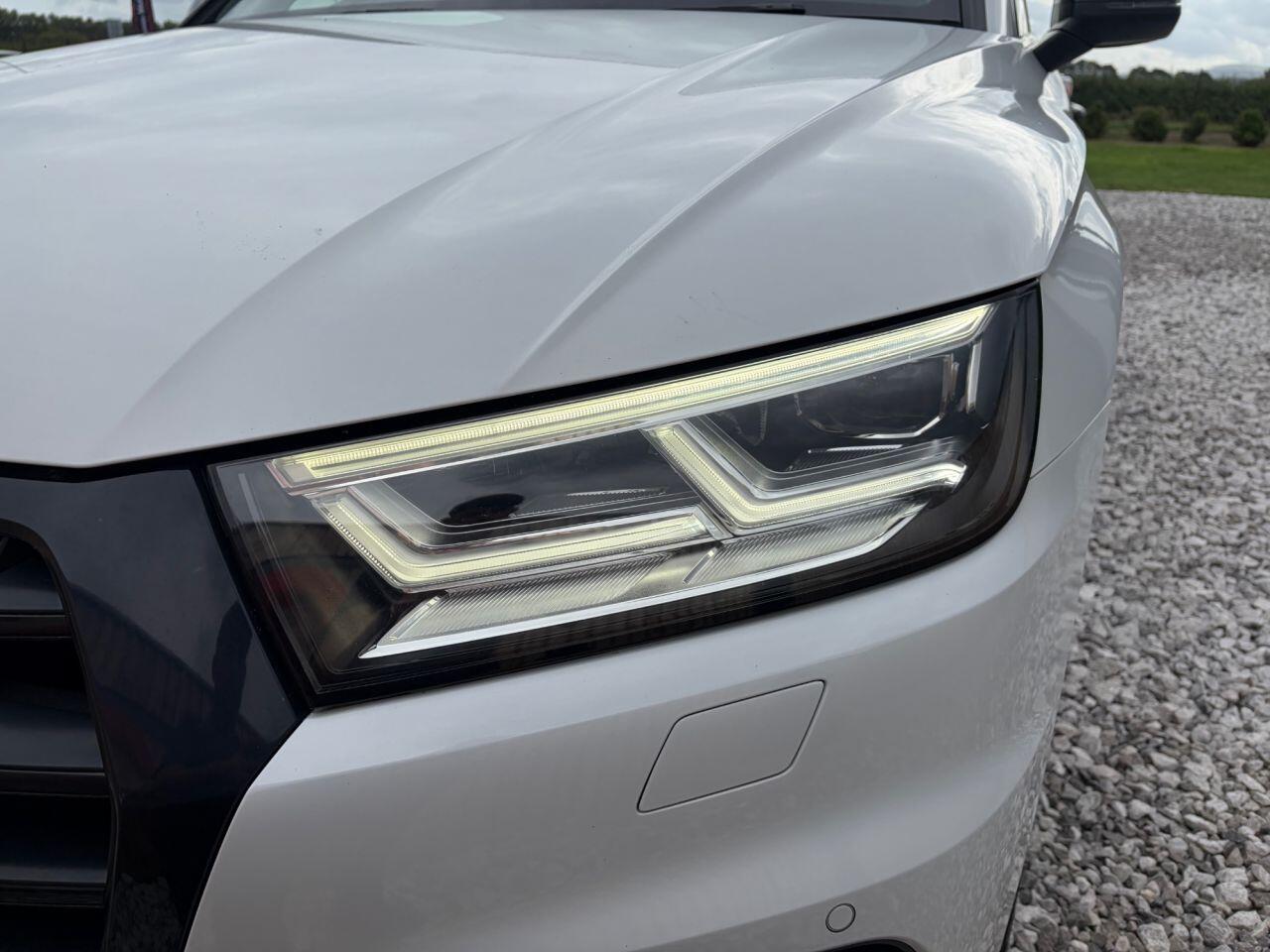 Audi Q5 view 14