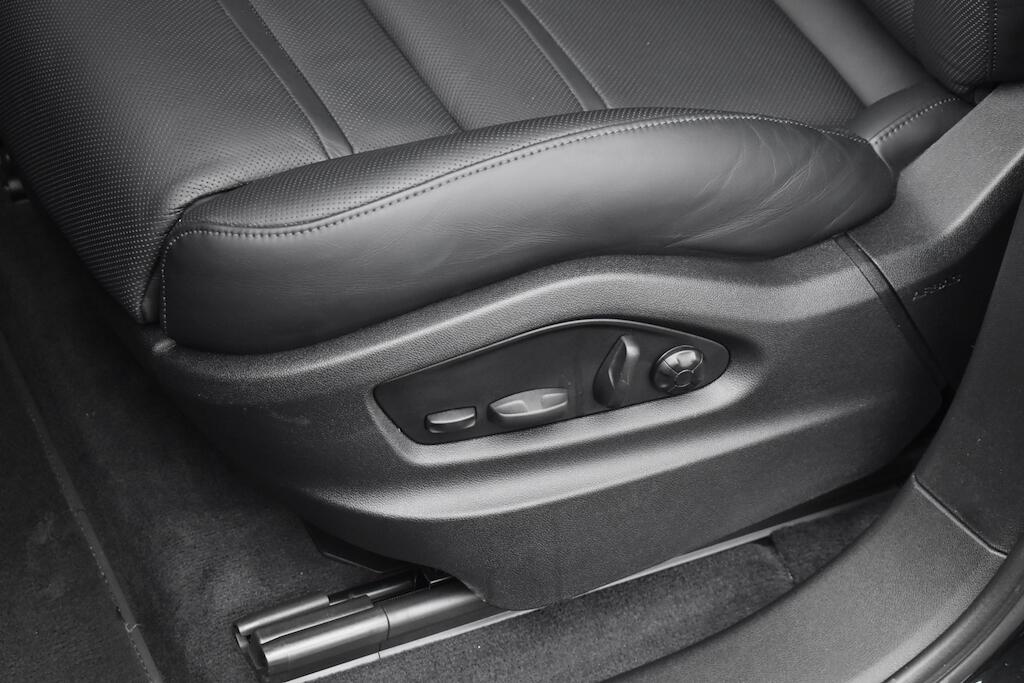 Porsche Cayenne view 52