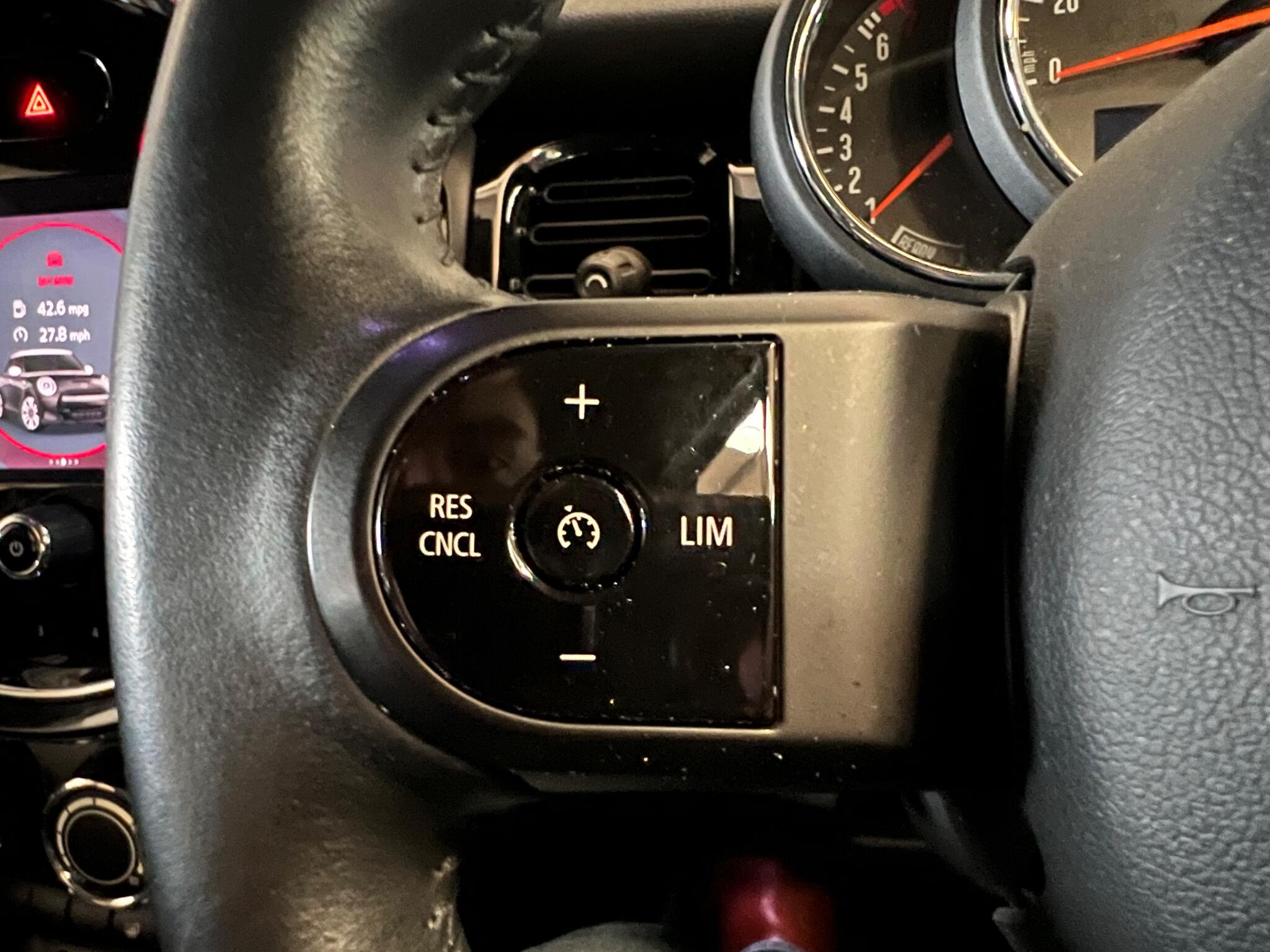 Mini Hatch view 33