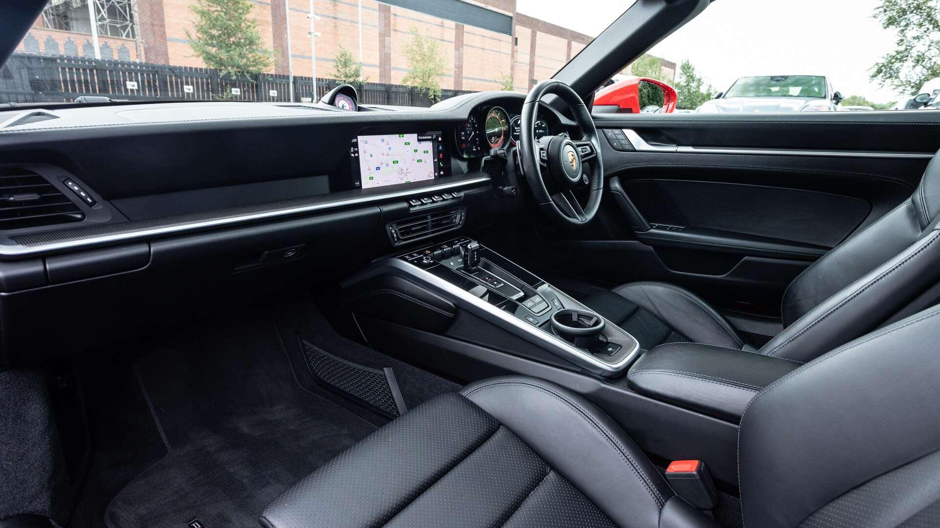 Porsche 911 view 5